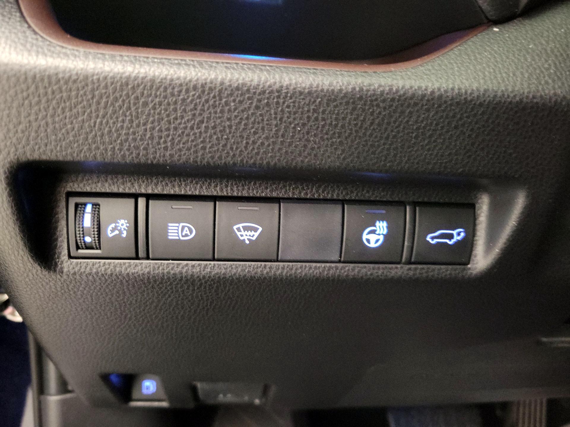 Thumbnail: 2020 Toyota RAV4 - 13