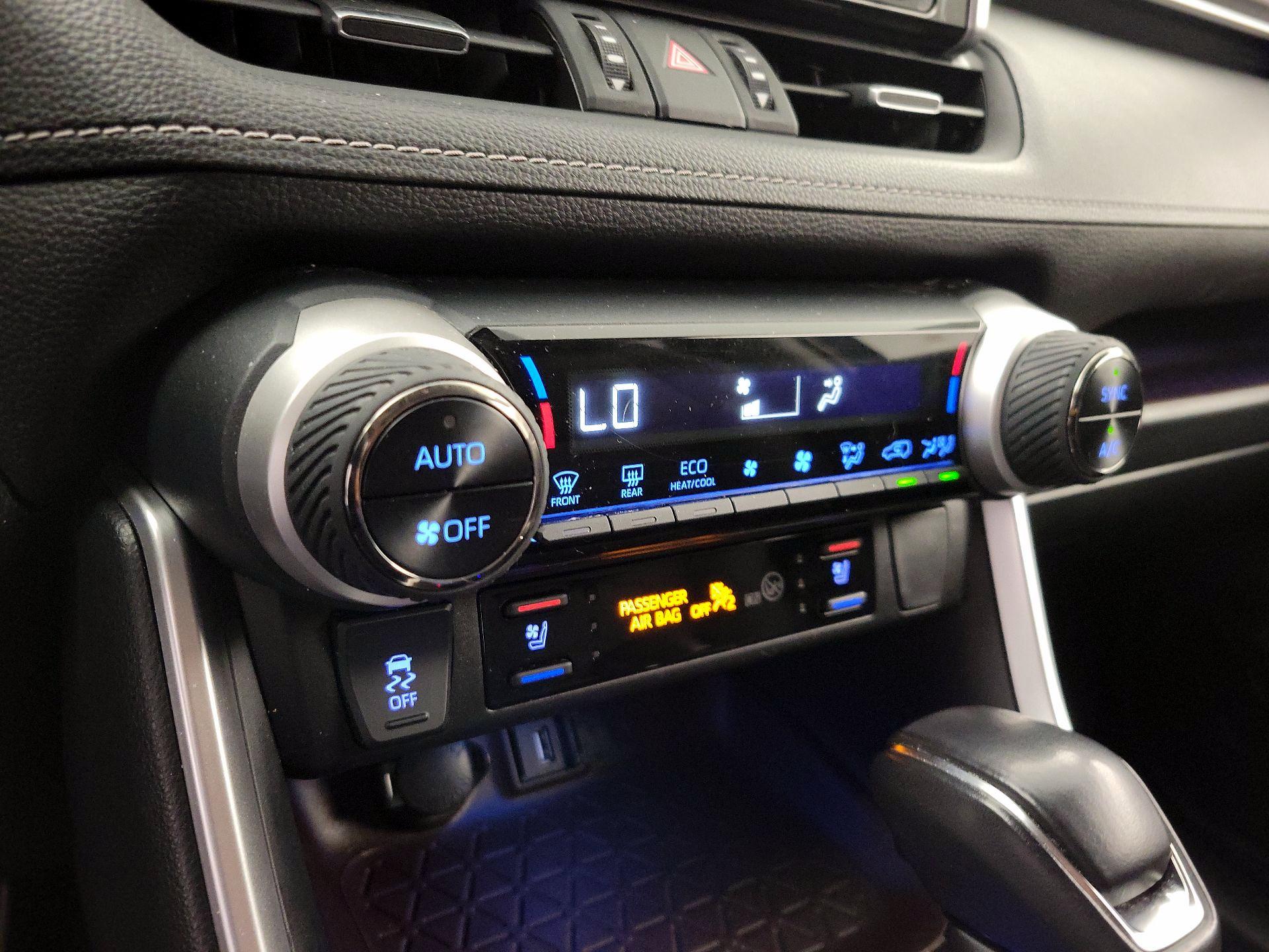Thumbnail: 2020 Toyota RAV4 - 17