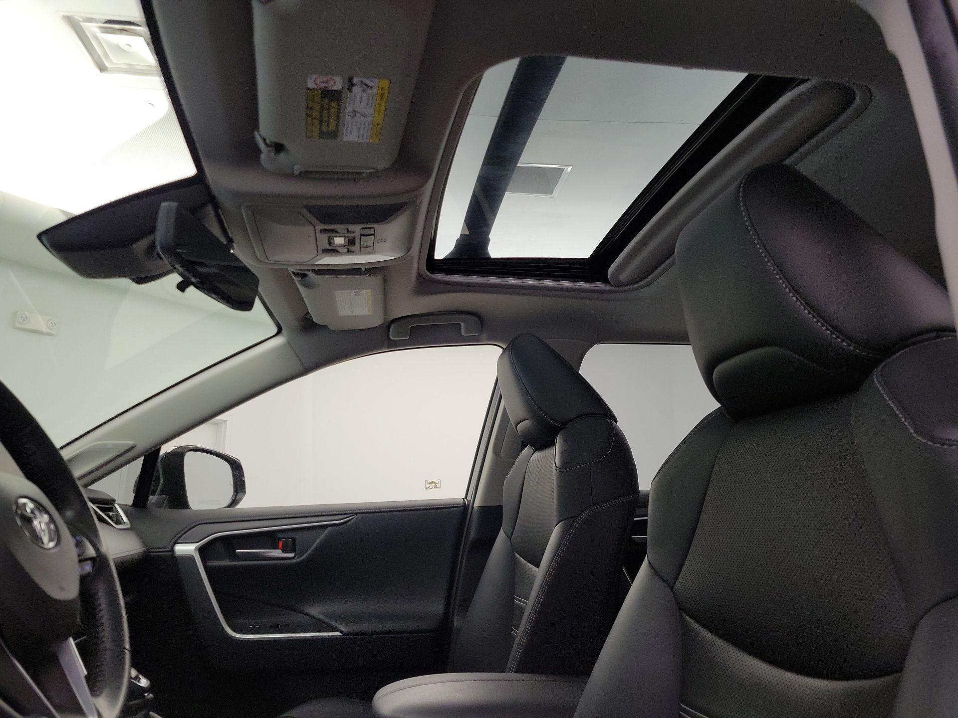 Thumbnail: 2020 Toyota RAV4 - 20