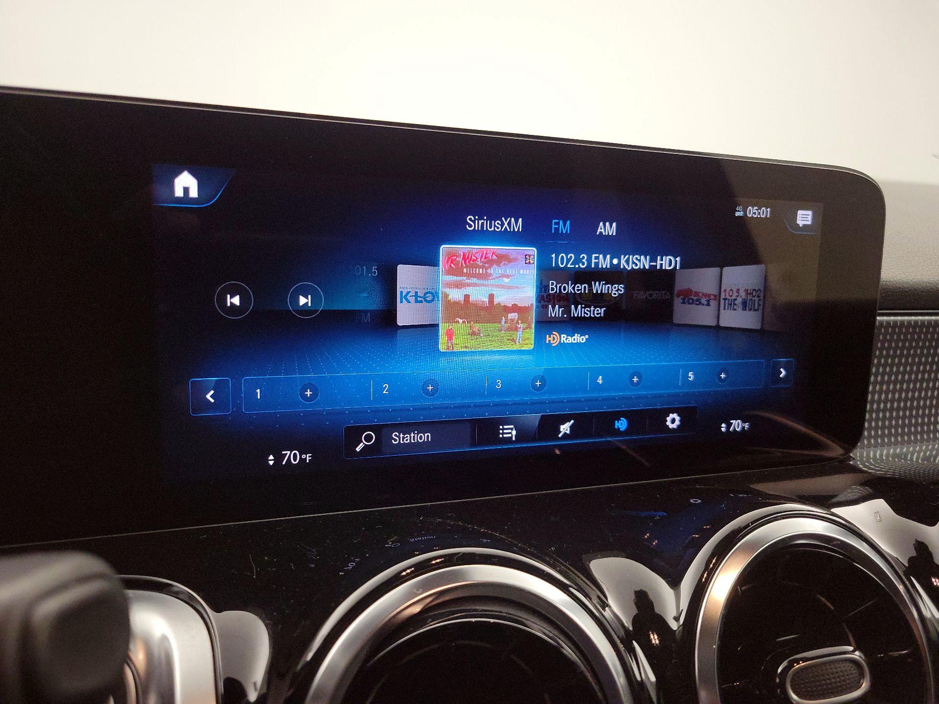 Thumbnail: 2023 Mercedes-Benz GLB - 16