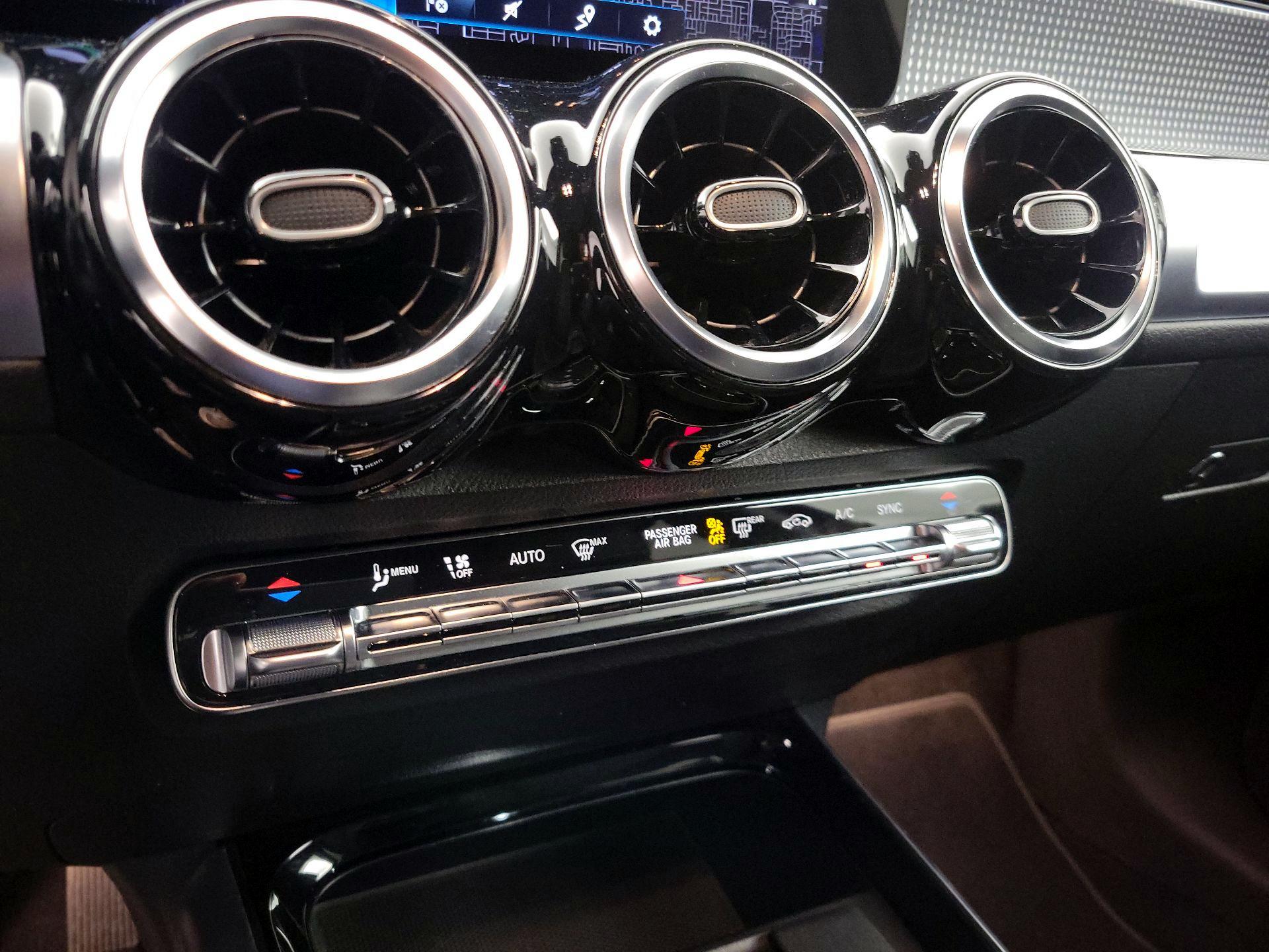 Thumbnail: 2023 Mercedes-Benz GLB - 17