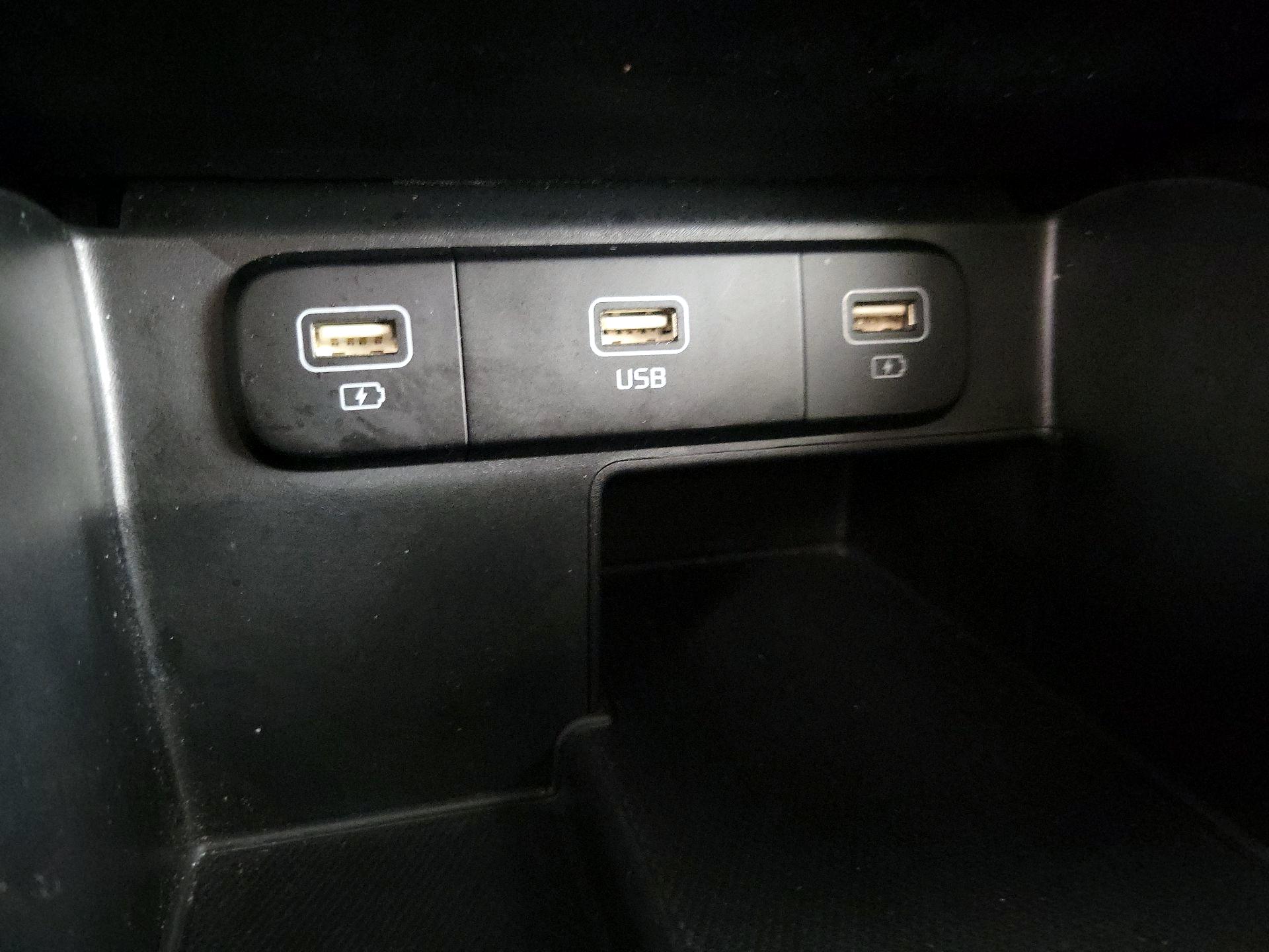 Thumbnail: 2021 Kia Sorento - 18