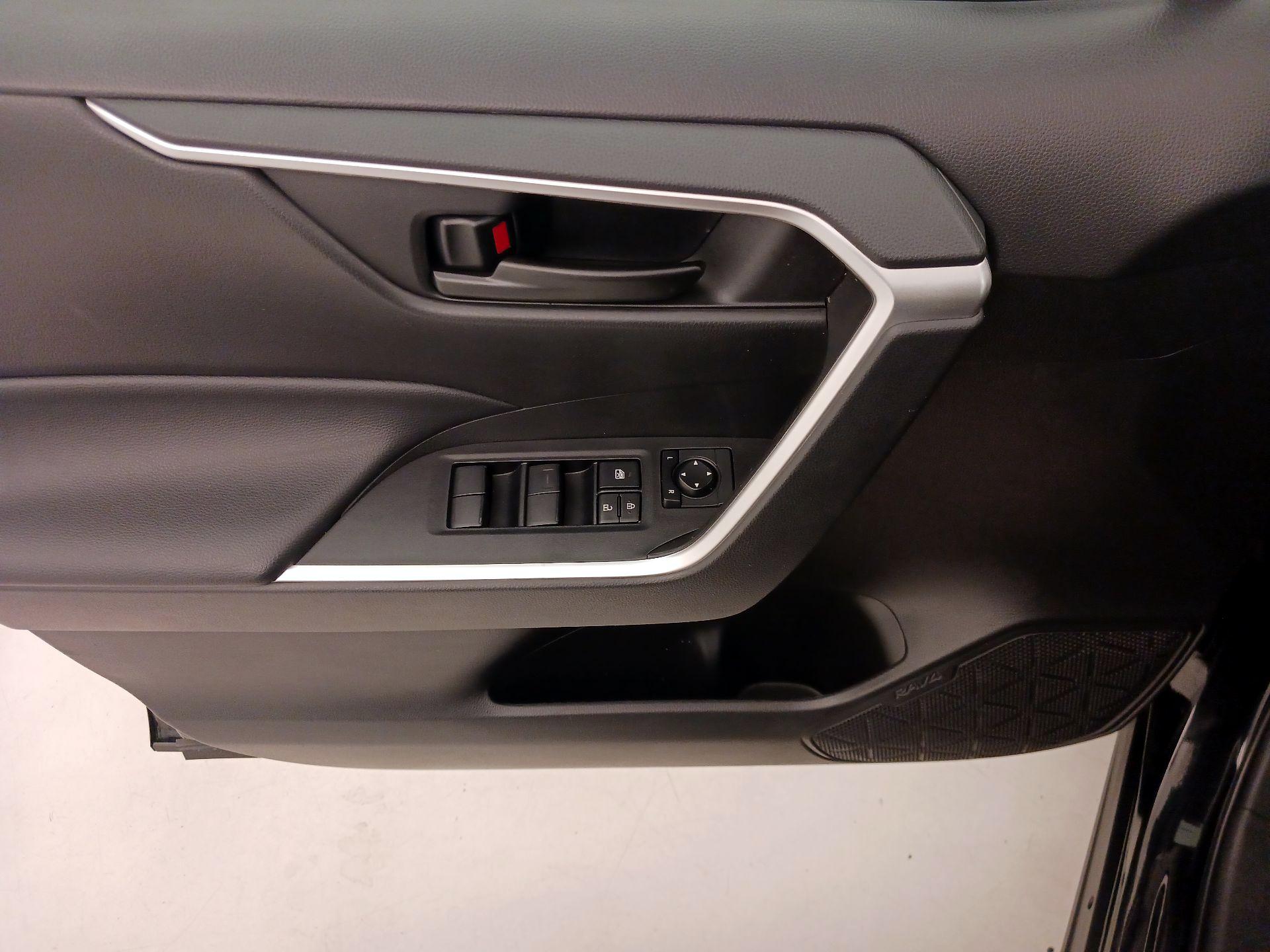 Thumbnail: 2023 Toyota RAV4 - 12