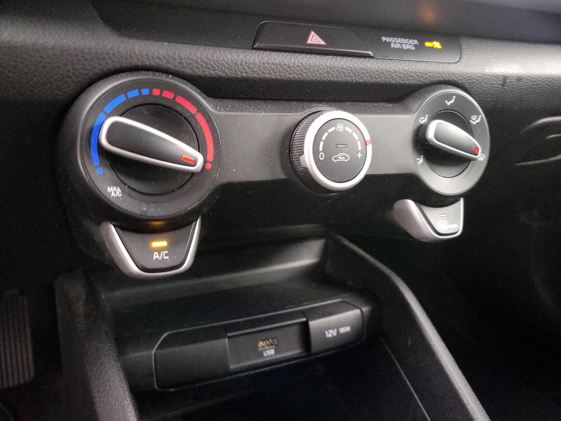Thumbnail: 2021 Kia Rio - 16