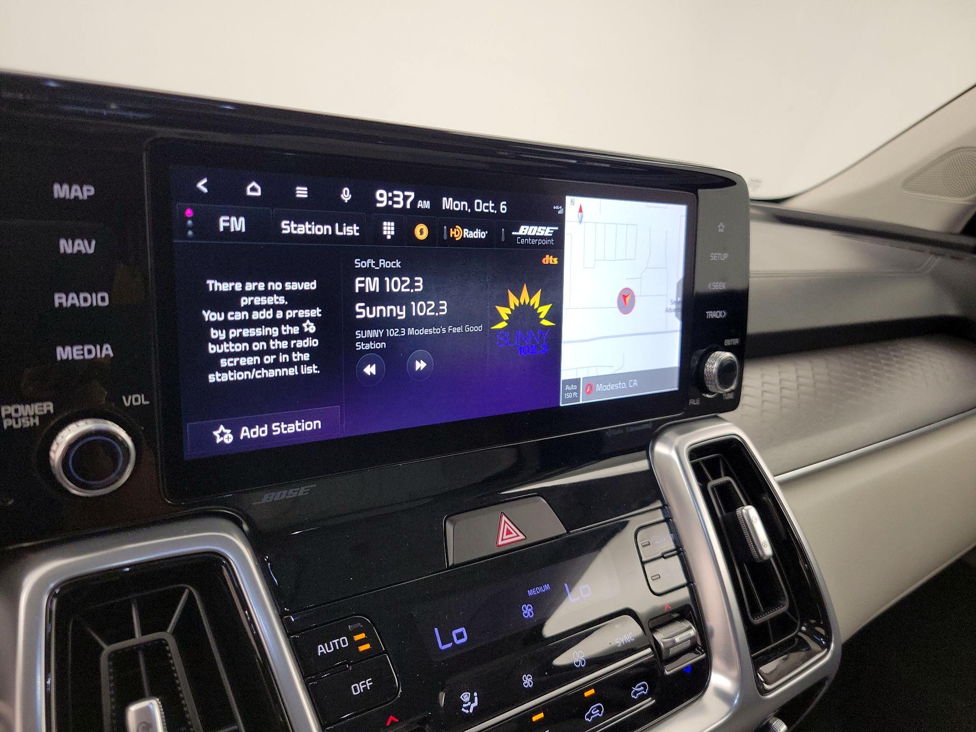 Thumbnail: 2023 Kia Sorento - 16