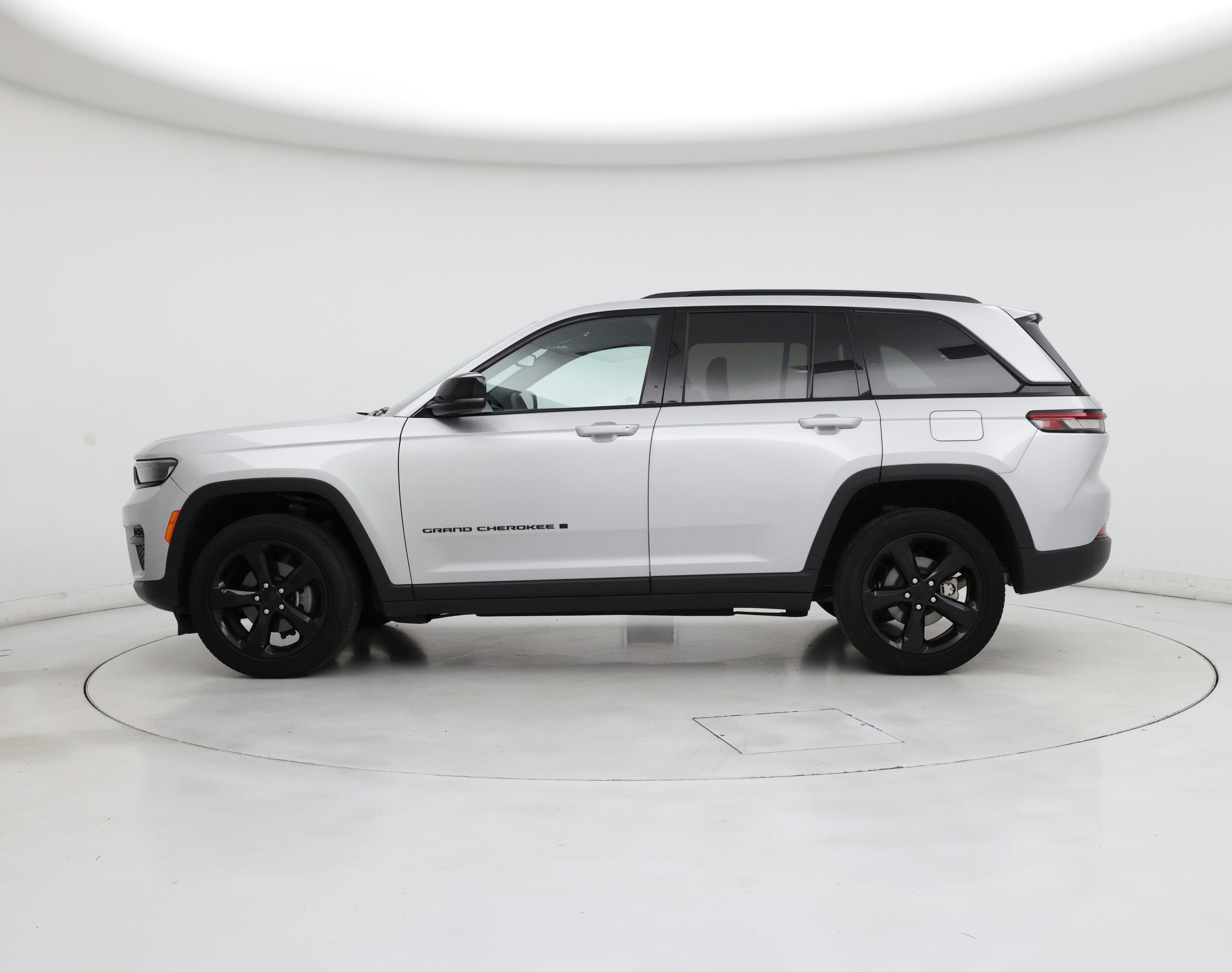 Thumbnail: 2023 Jeep Grand Cherokee - 3
