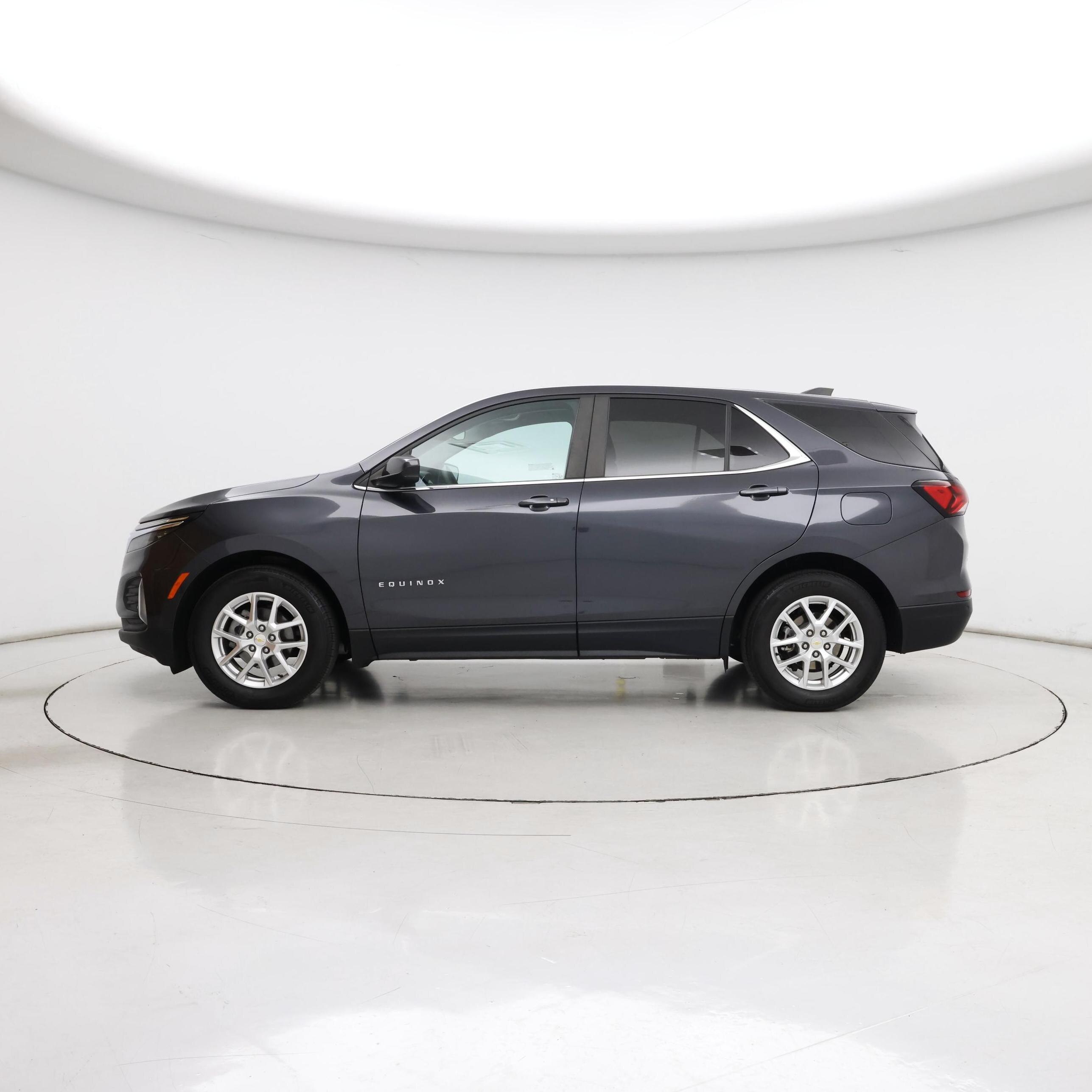 Thumbnail: 2022 Chevrolet Equinox - 3