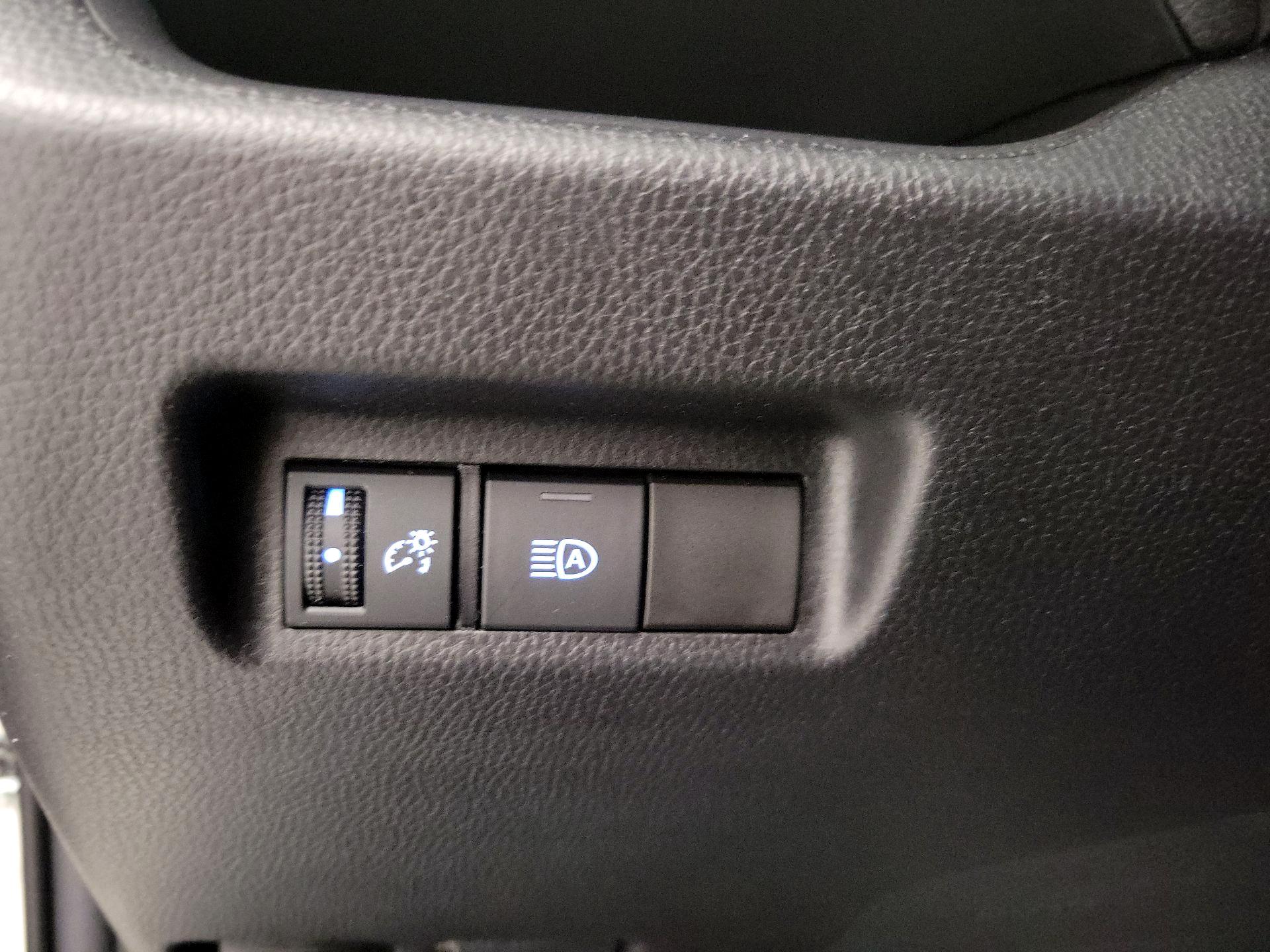 Thumbnail: 2021 Toyota RAV4 - 13