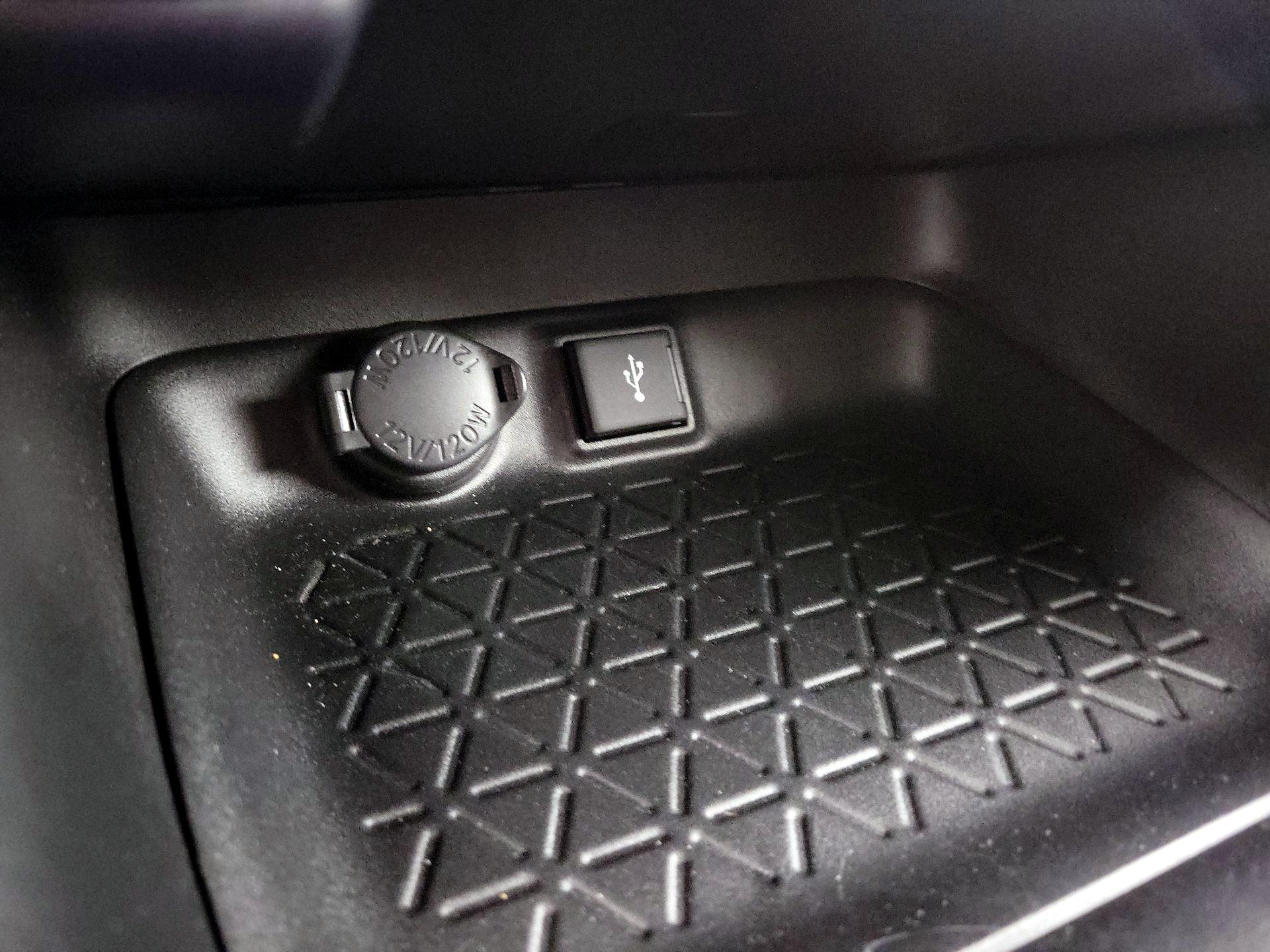 Thumbnail: 2021 Toyota RAV4 - 18