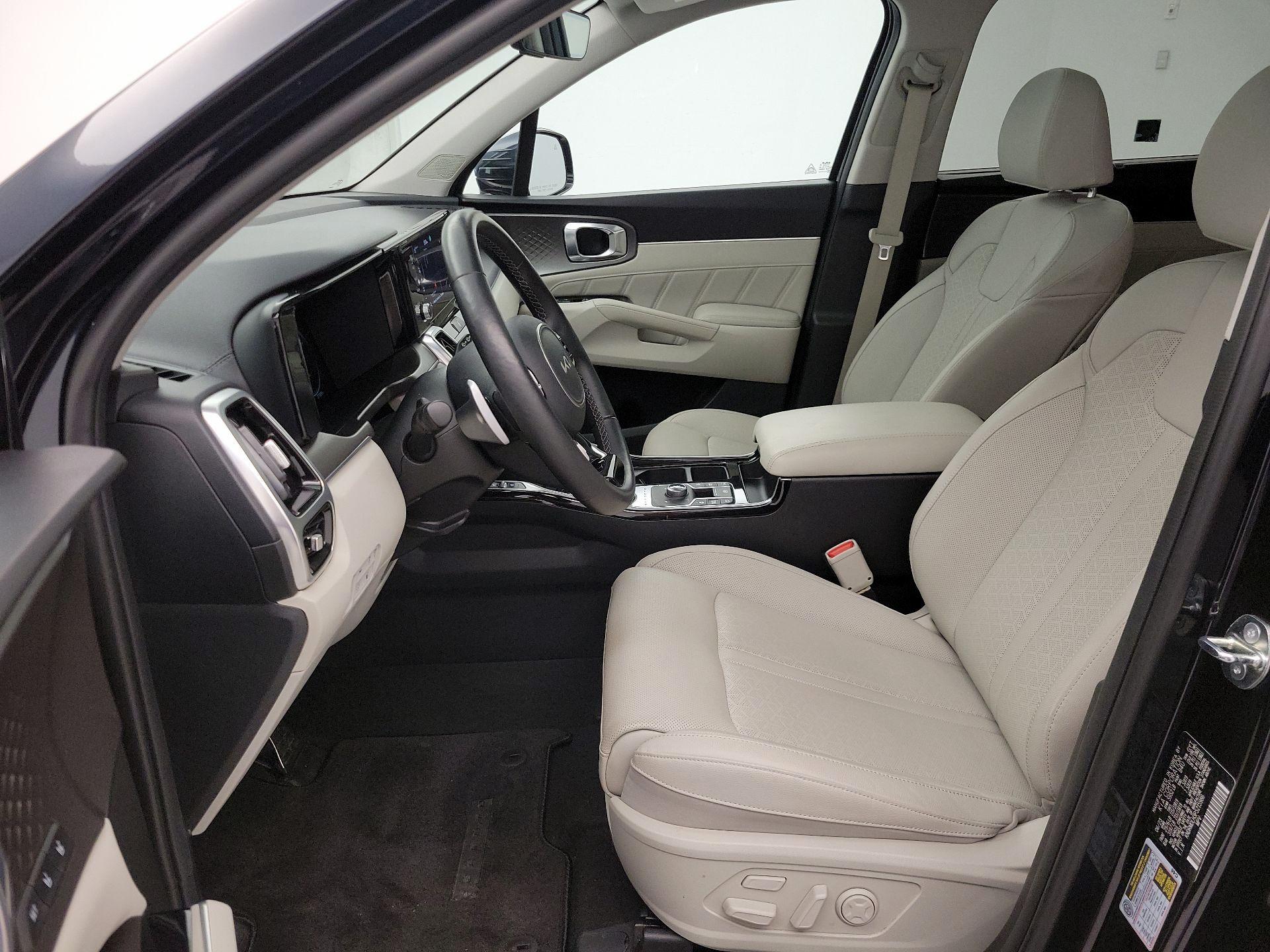 Thumbnail: 2023 Kia Sorento - 11