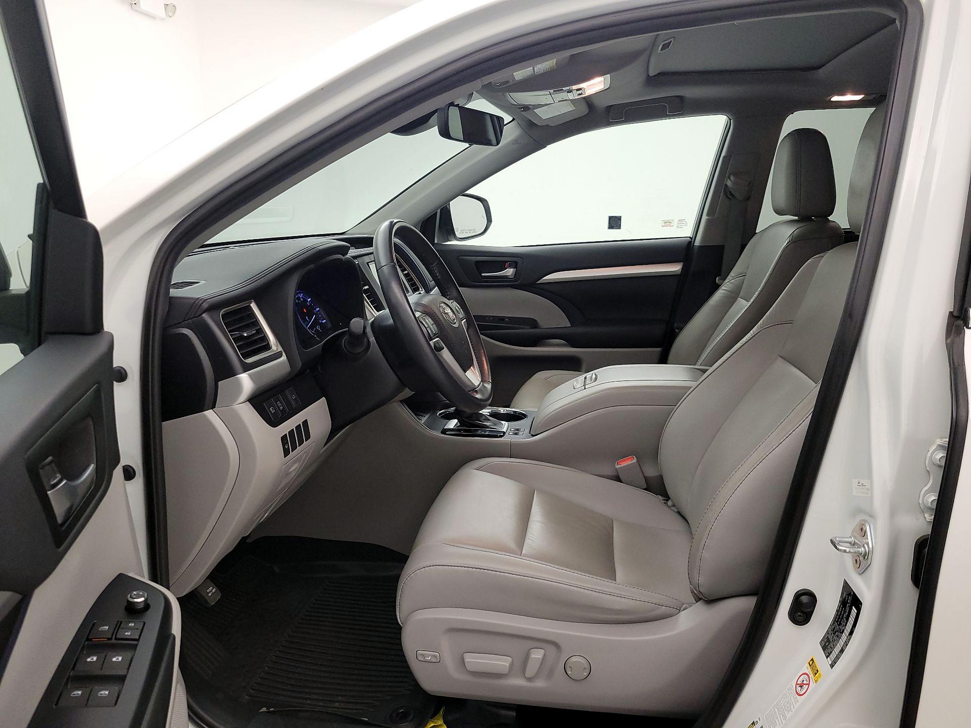 Thumbnail: 2019 Toyota Highlander - 11