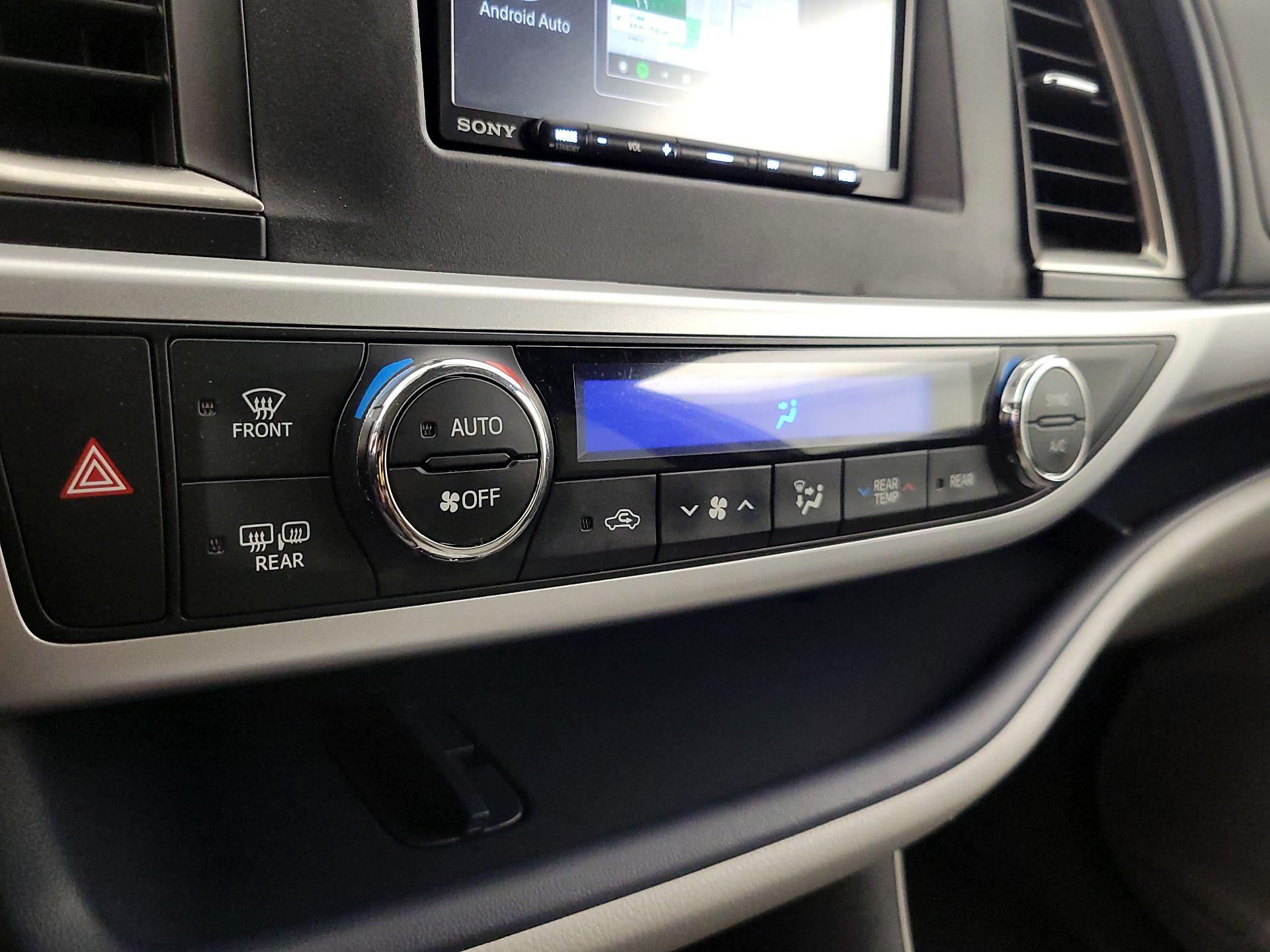 Thumbnail: 2019 Toyota Highlander - 16