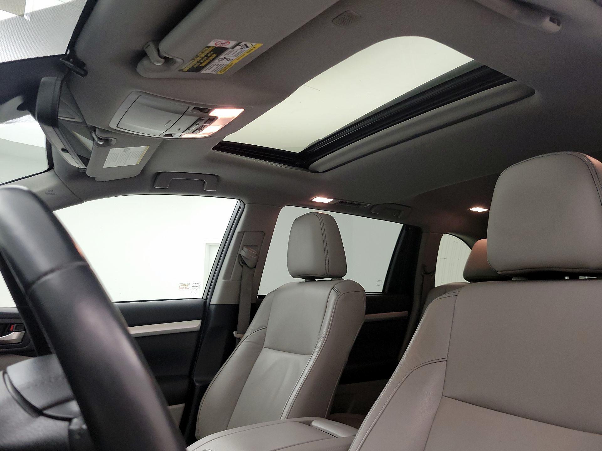 Thumbnail: 2019 Toyota Highlander - 18