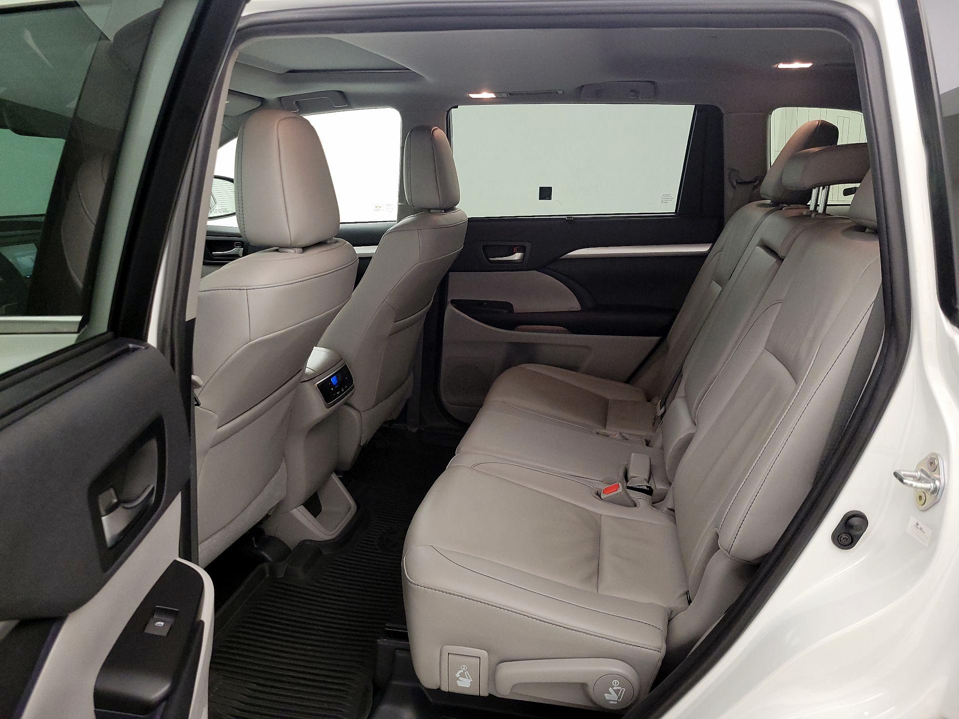 Thumbnail: 2019 Toyota Highlander - 19