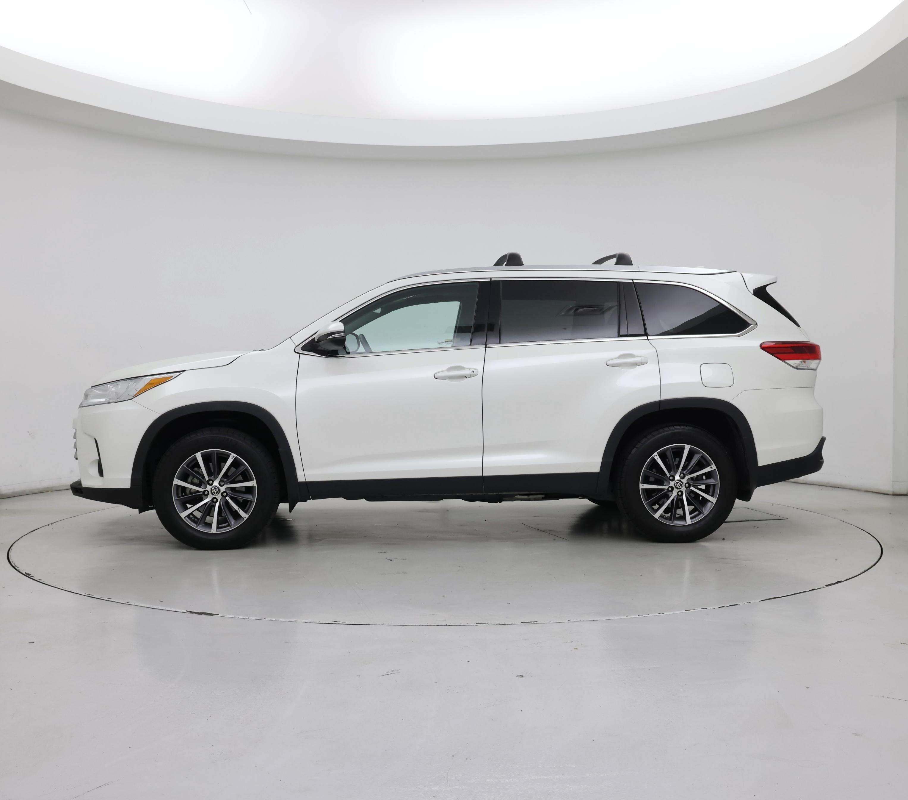 Thumbnail: 2019 Toyota Highlander - 3