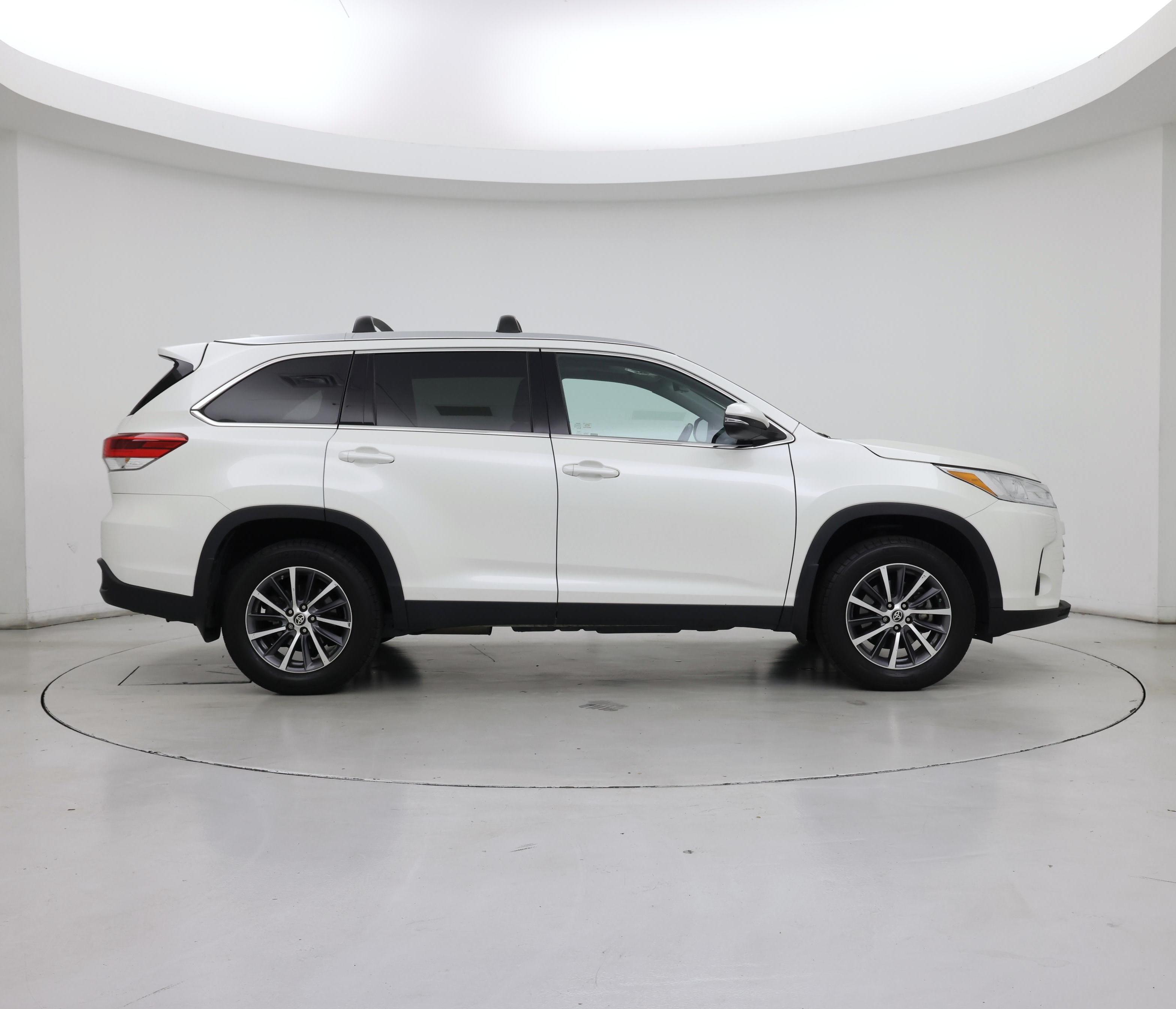 Thumbnail: 2019 Toyota Highlander - 7