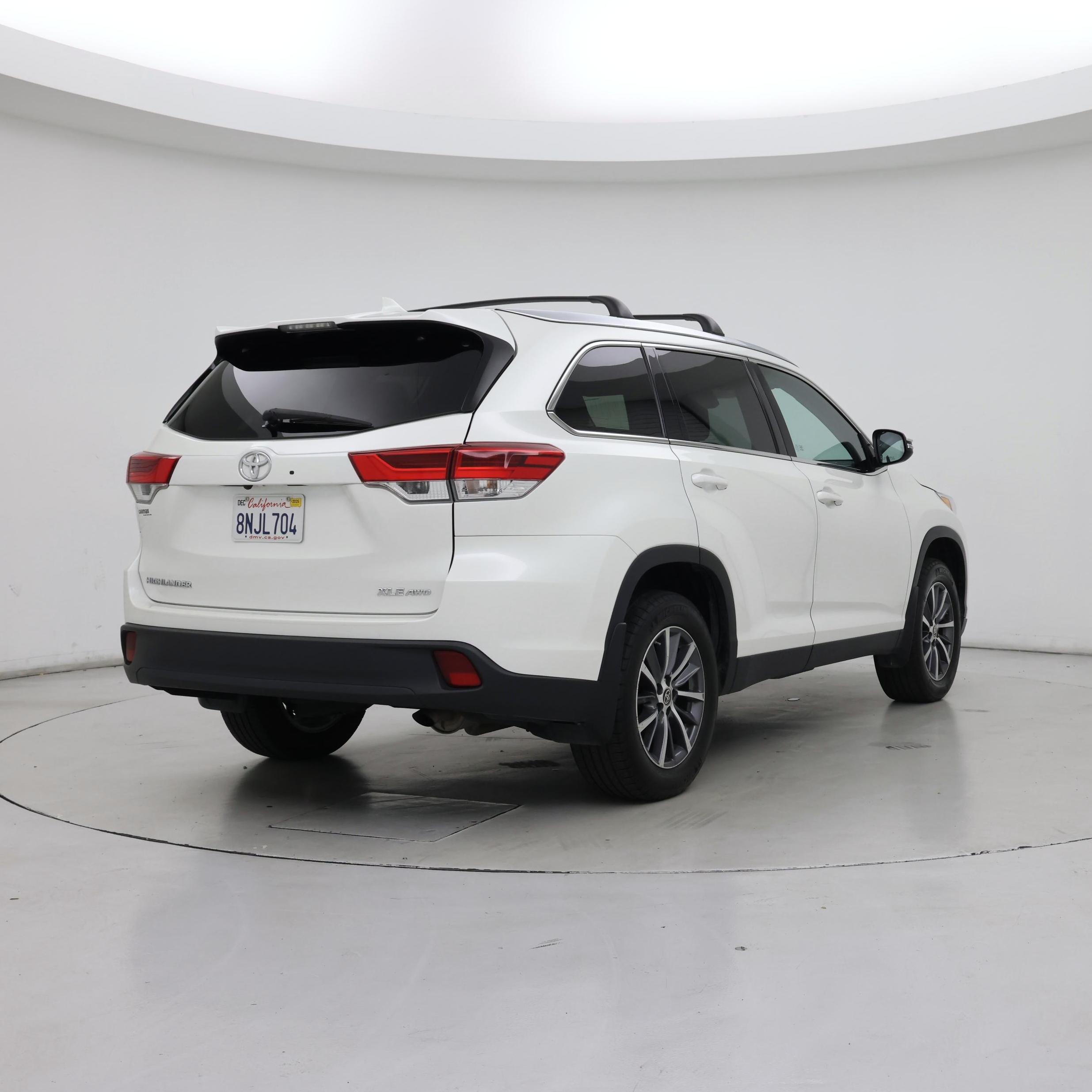 Thumbnail: 2019 Toyota Highlander - 8