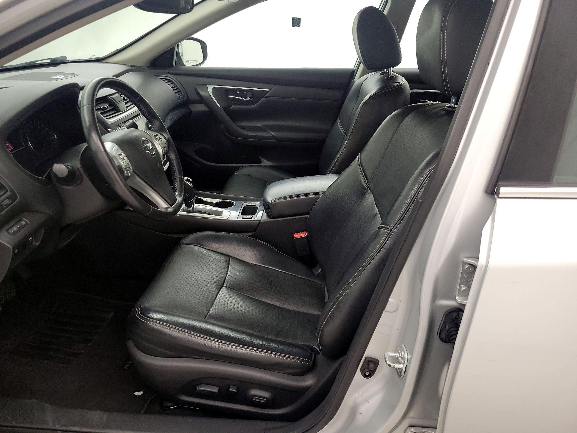Thumbnail: 2016 Nissan Altima - 11