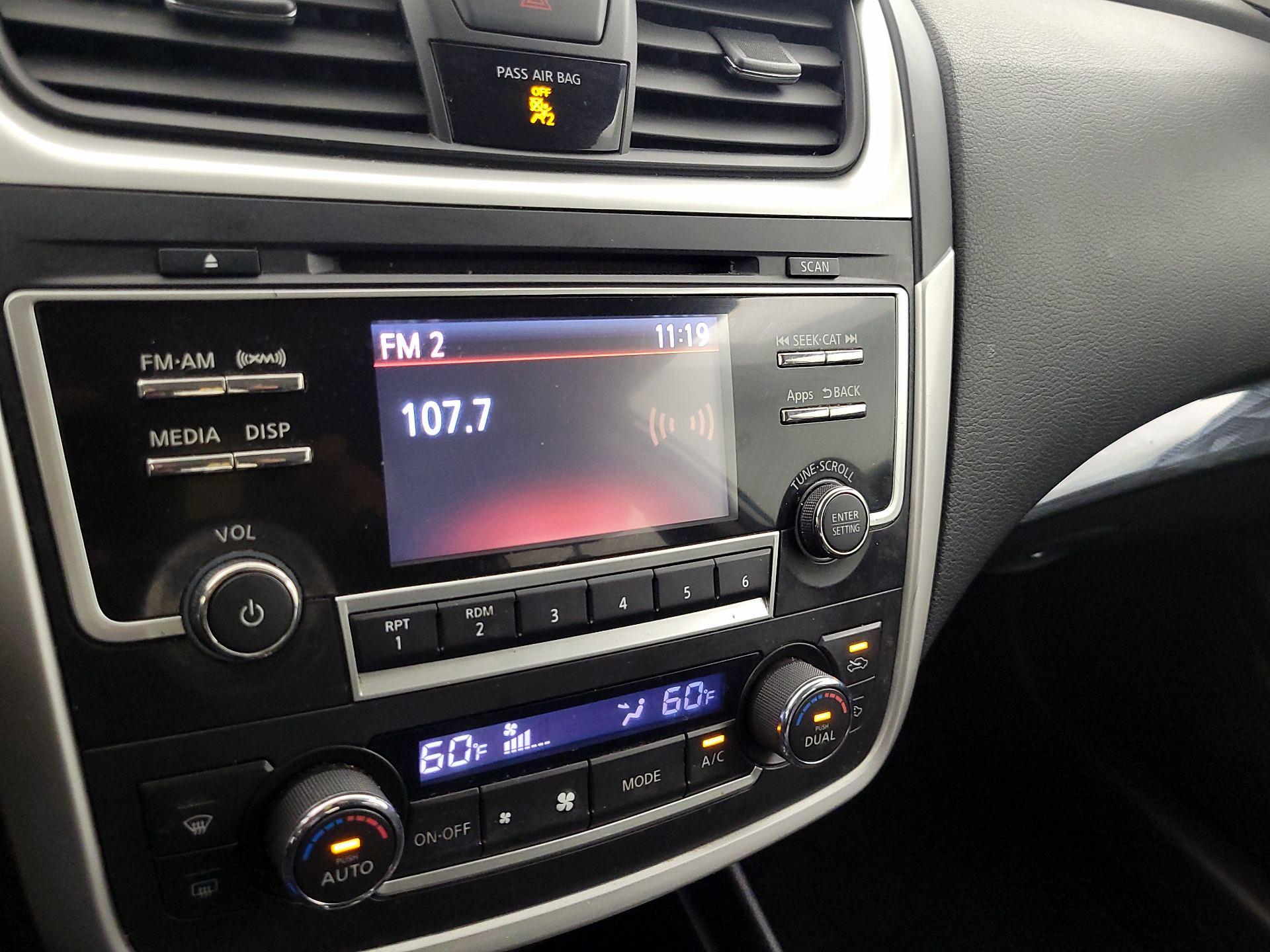 Thumbnail: 2016 Nissan Altima - 15