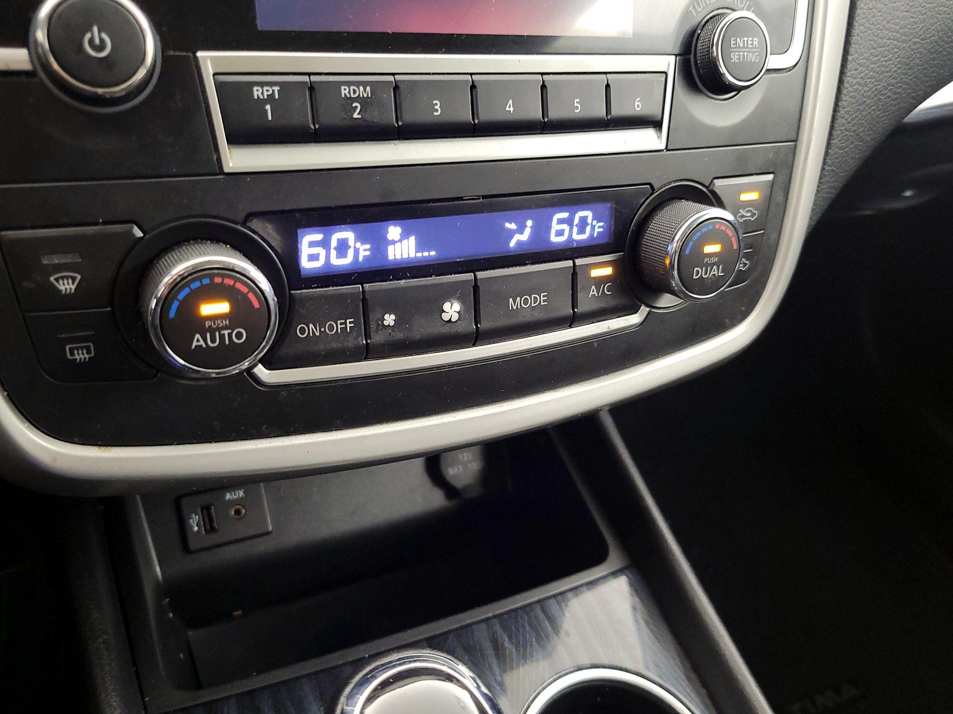 Thumbnail: 2016 Nissan Altima - 16