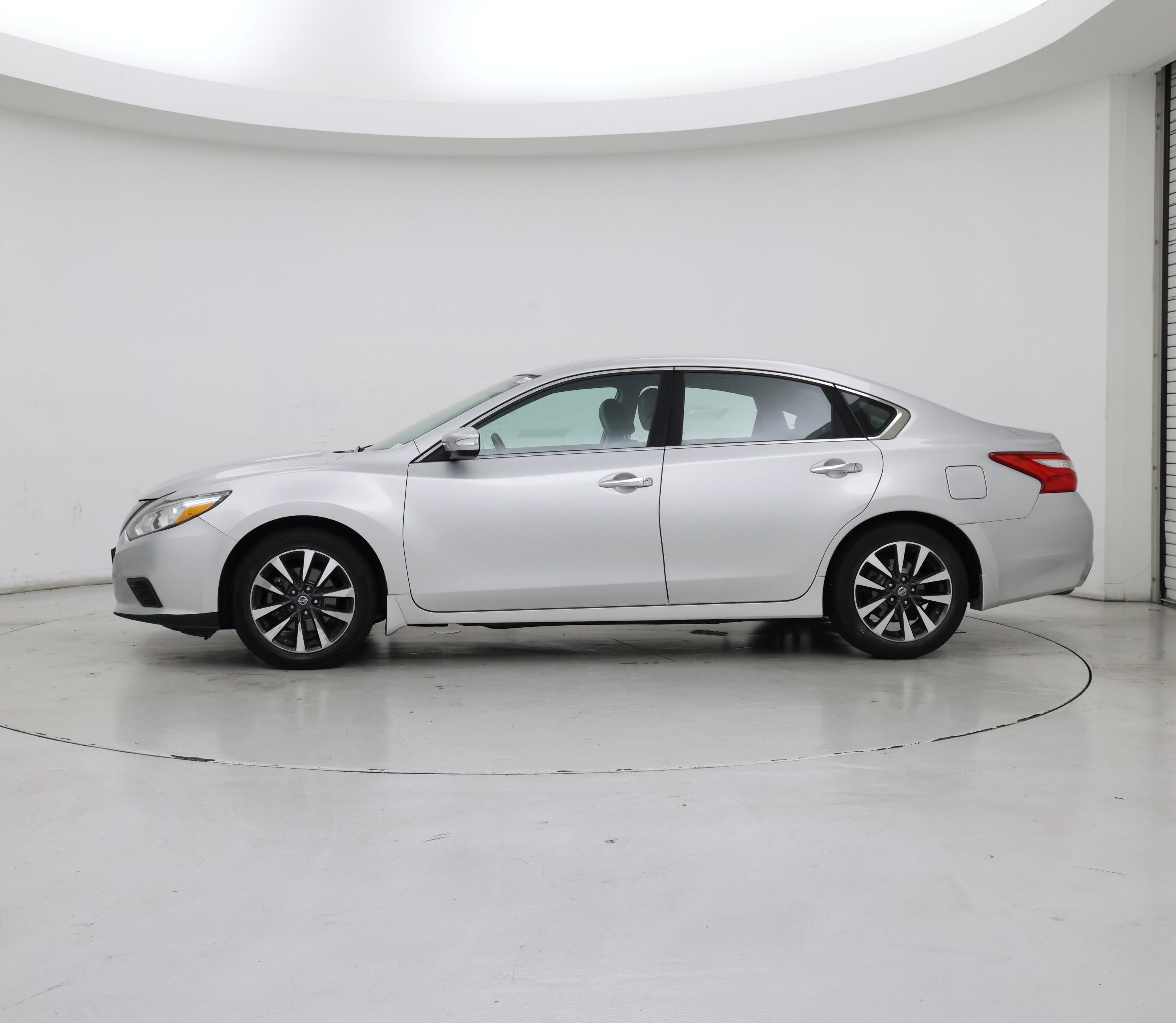 Thumbnail: 2016 Nissan Altima - 3