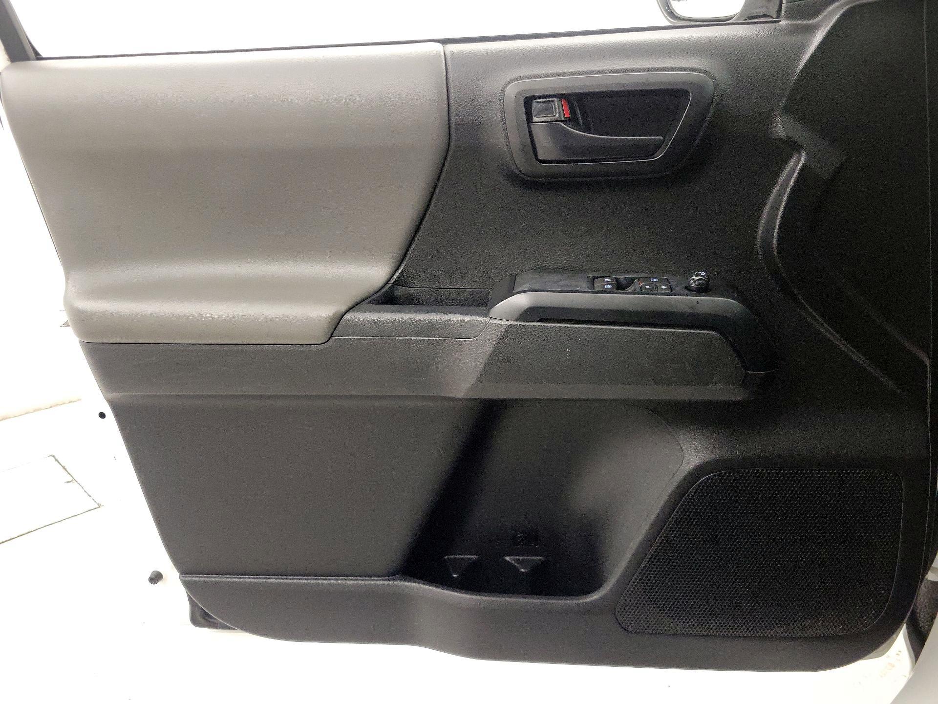 Thumbnail: 2022 Toyota Tacoma - 12