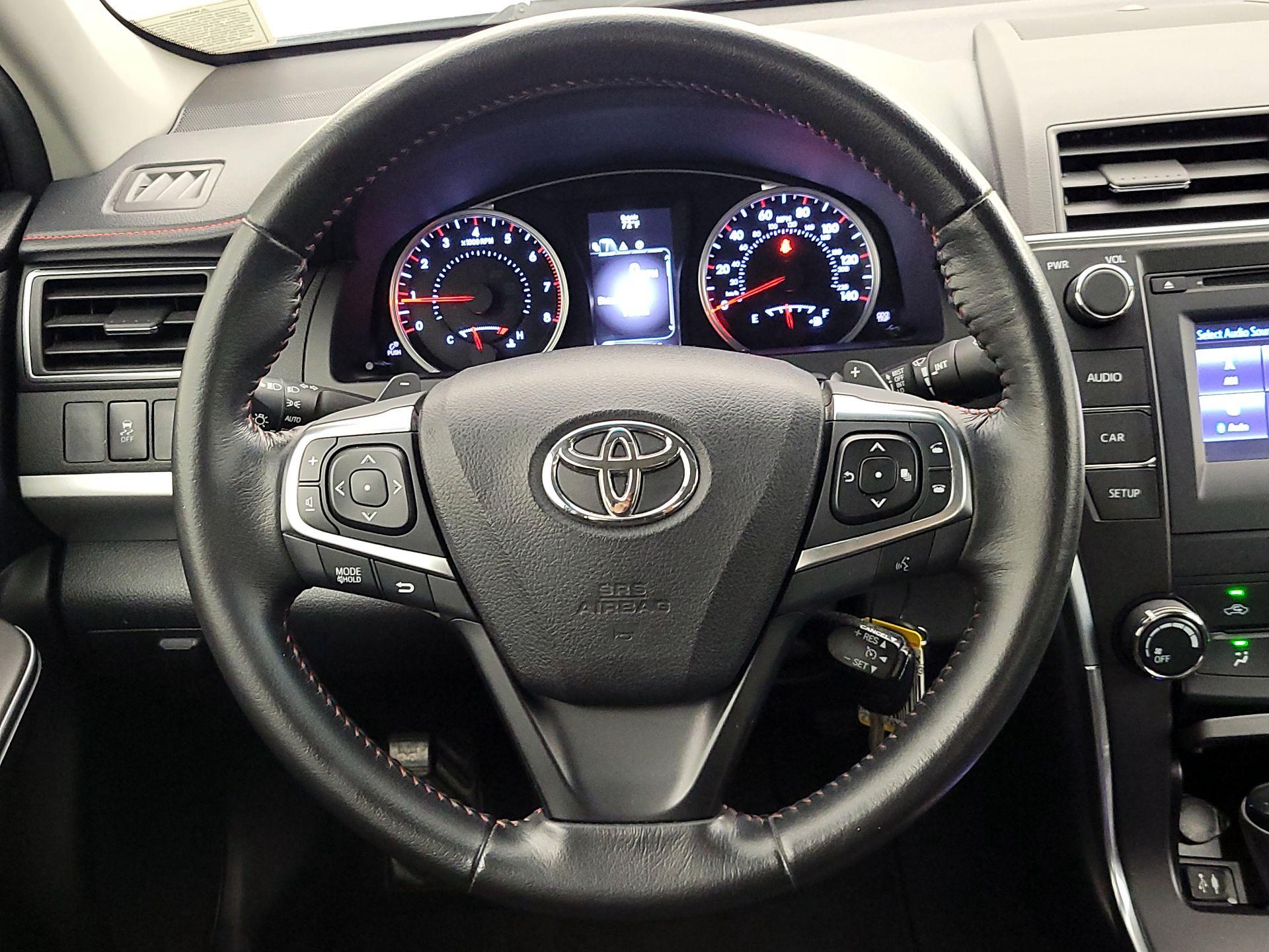 Thumbnail: 2016 Toyota Camry - 10