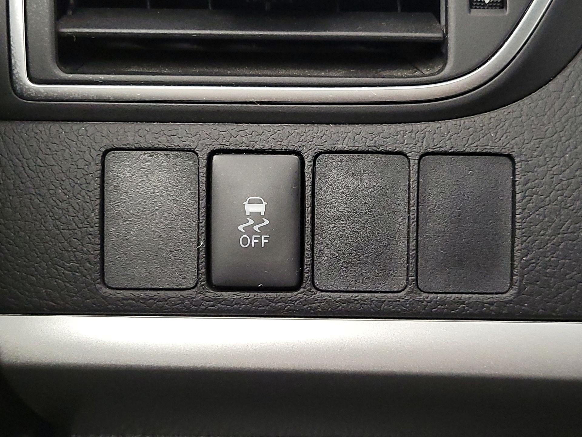 Thumbnail: 2016 Toyota Camry - 13