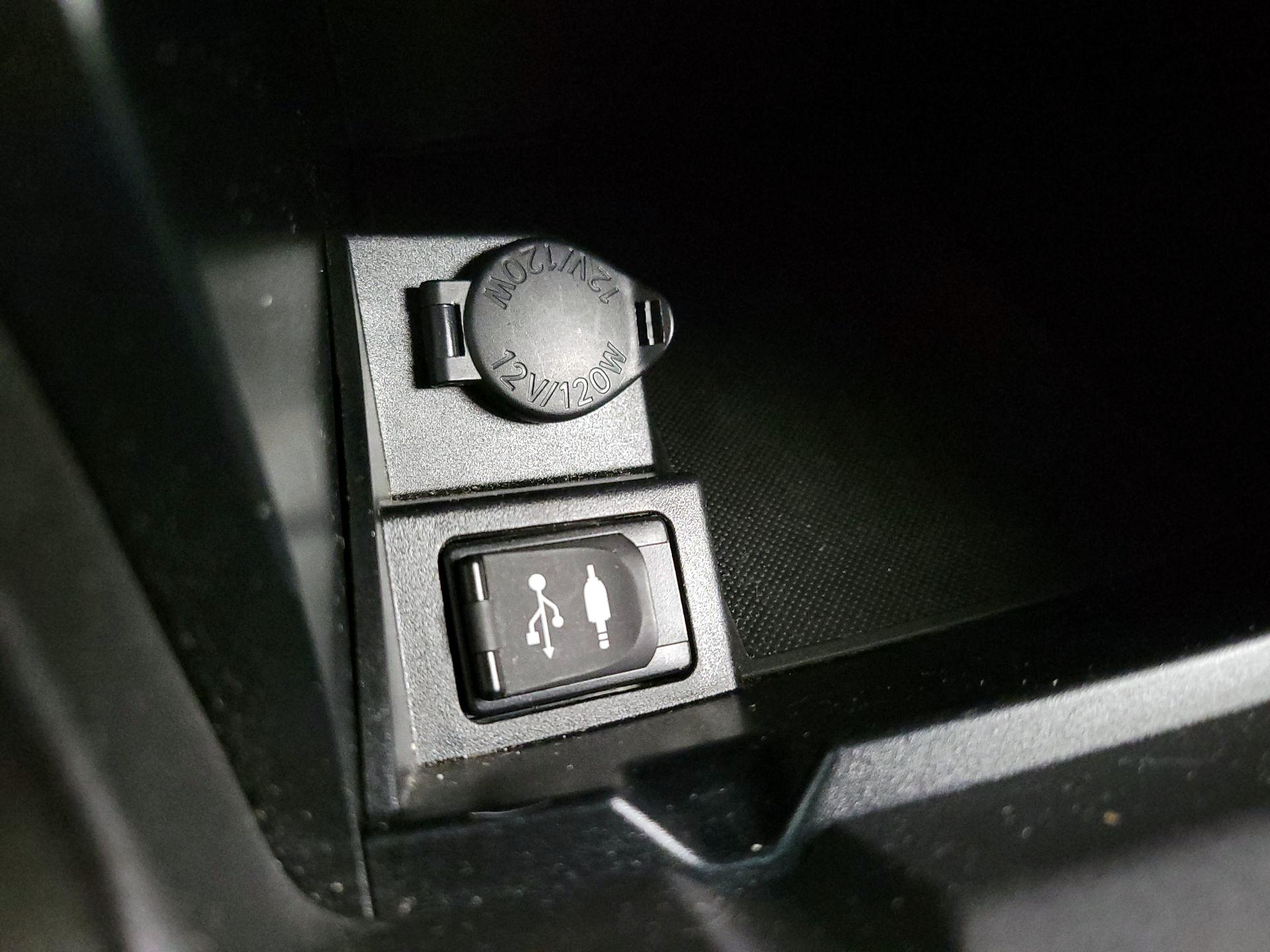 Thumbnail: 2016 Toyota Camry - 18