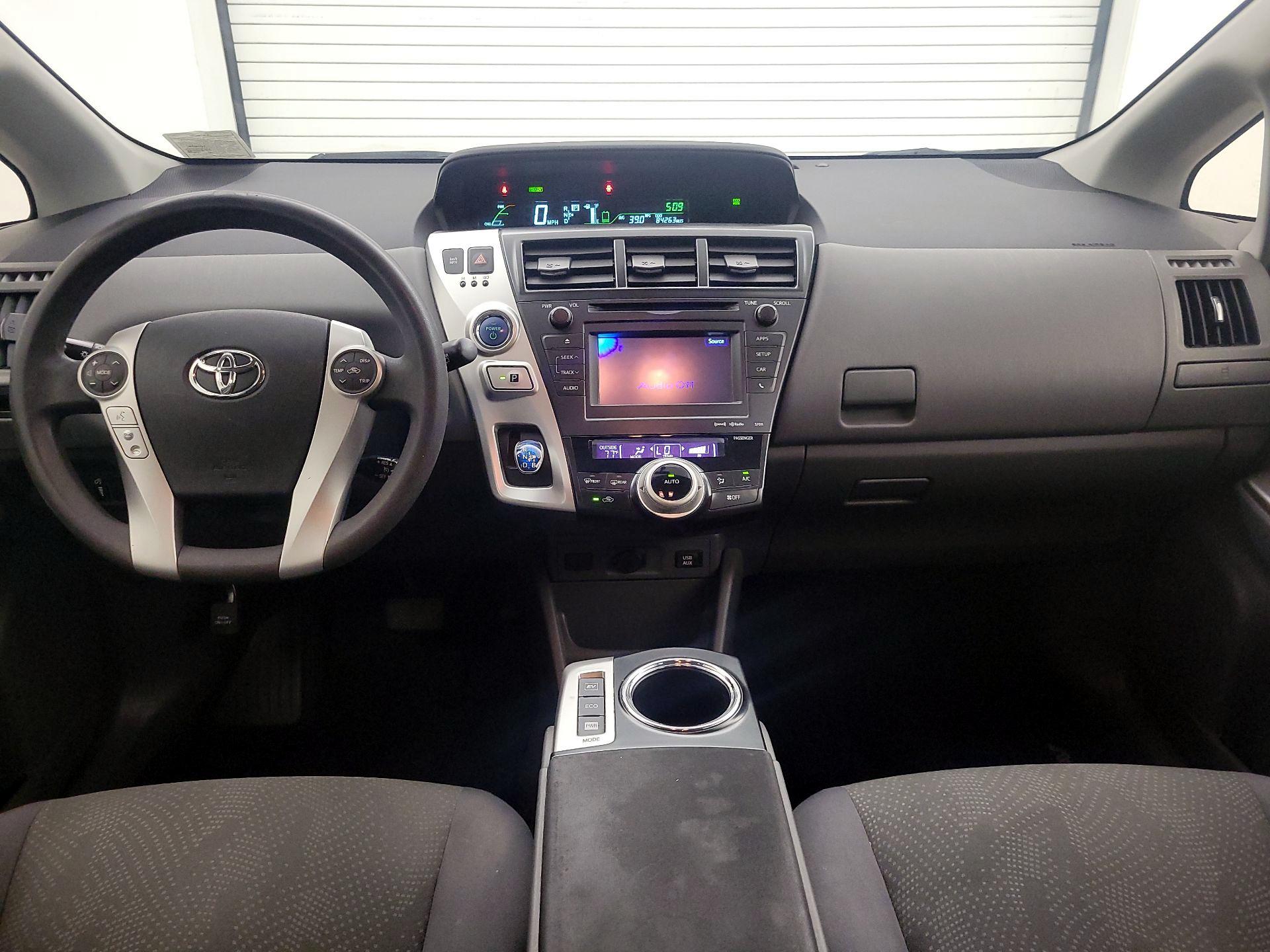 Thumbnail: 2014 Toyota Prius v - 9