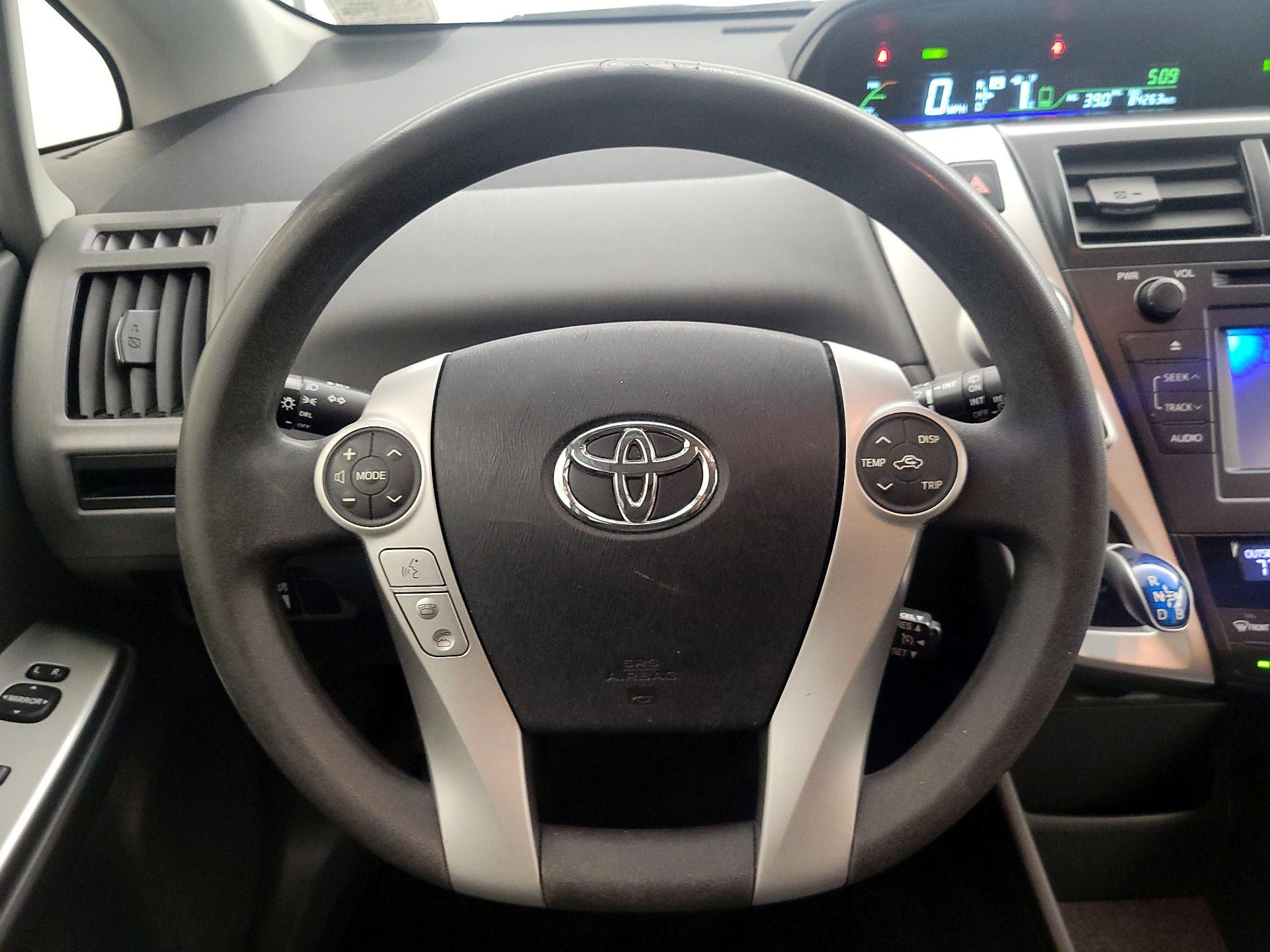 Thumbnail: 2014 Toyota Prius v - 10