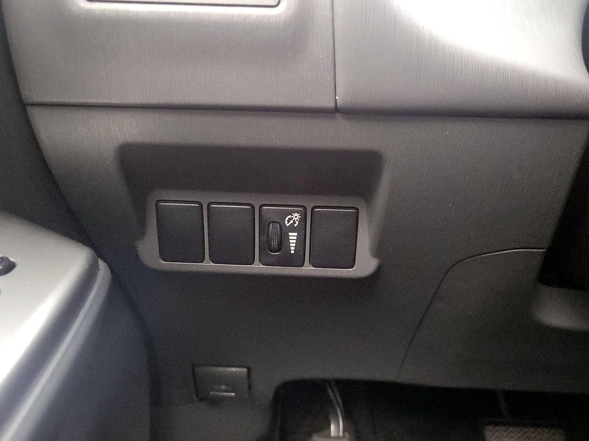 Thumbnail: 2014 Toyota Prius v - 13