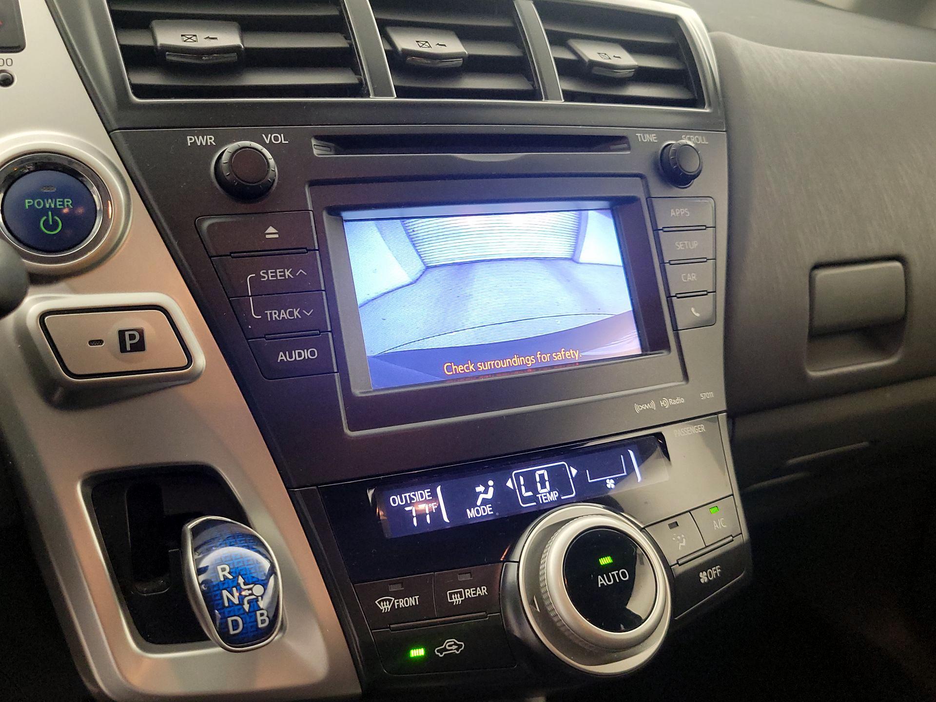 Thumbnail: 2014 Toyota Prius v - 14