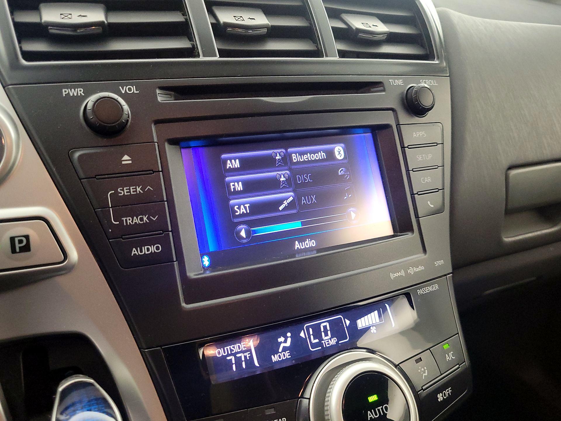 Thumbnail: 2014 Toyota Prius v - 15