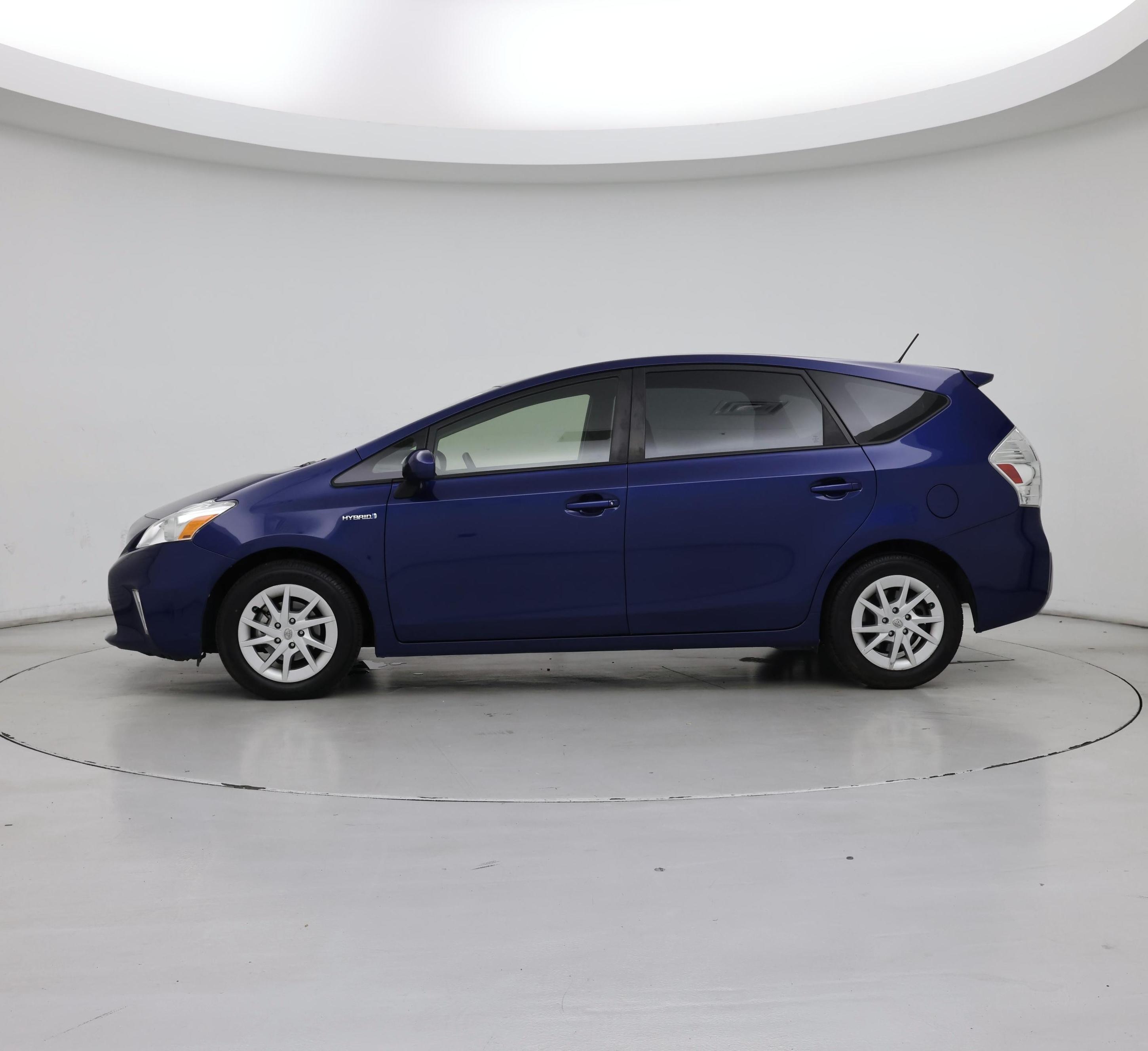 Thumbnail: 2014 Toyota Prius v - 3