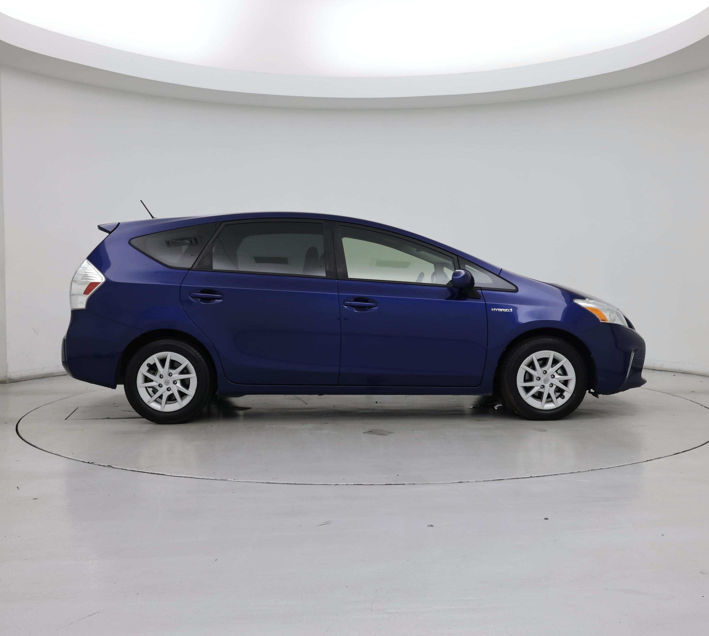 Thumbnail: 2014 Toyota Prius v - 7