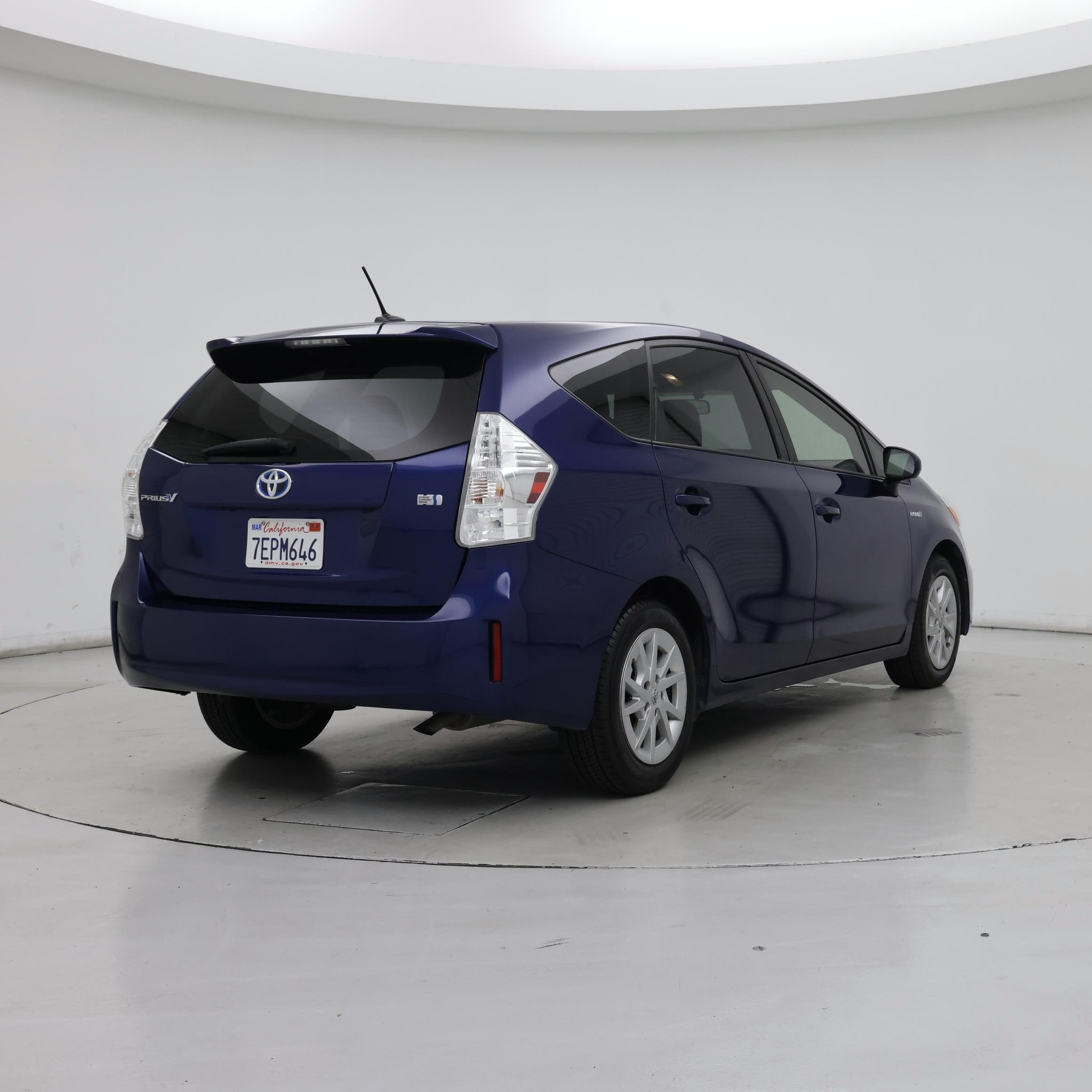 Thumbnail: 2014 Toyota Prius v - 8