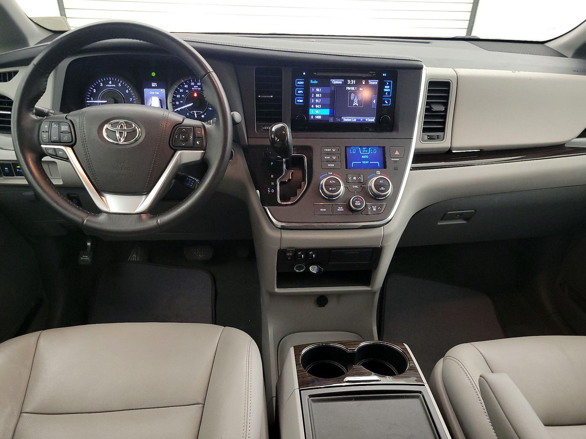 Thumbnail: 2015 Toyota Sienna - 9