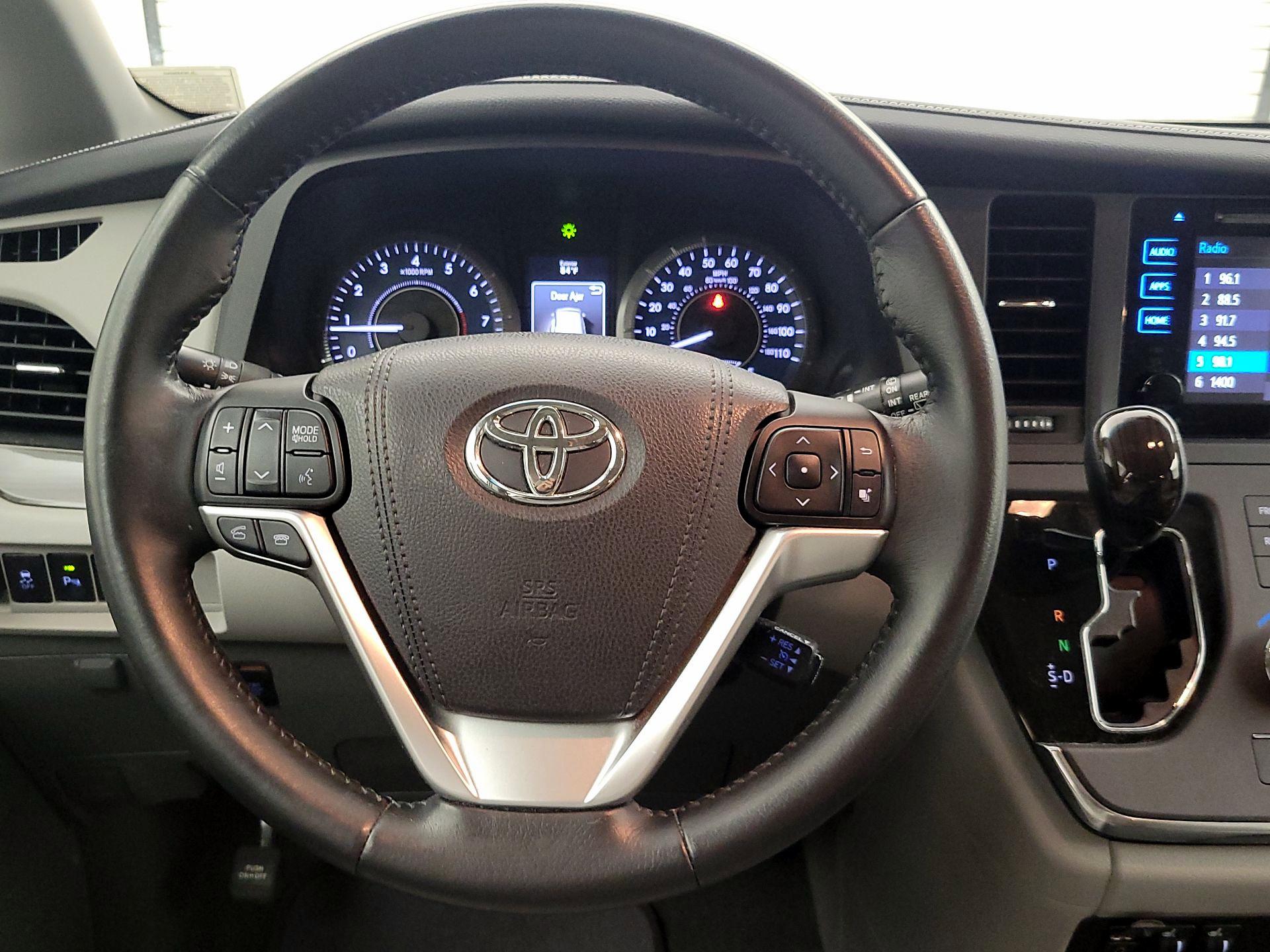 Thumbnail: 2015 Toyota Sienna - 10
