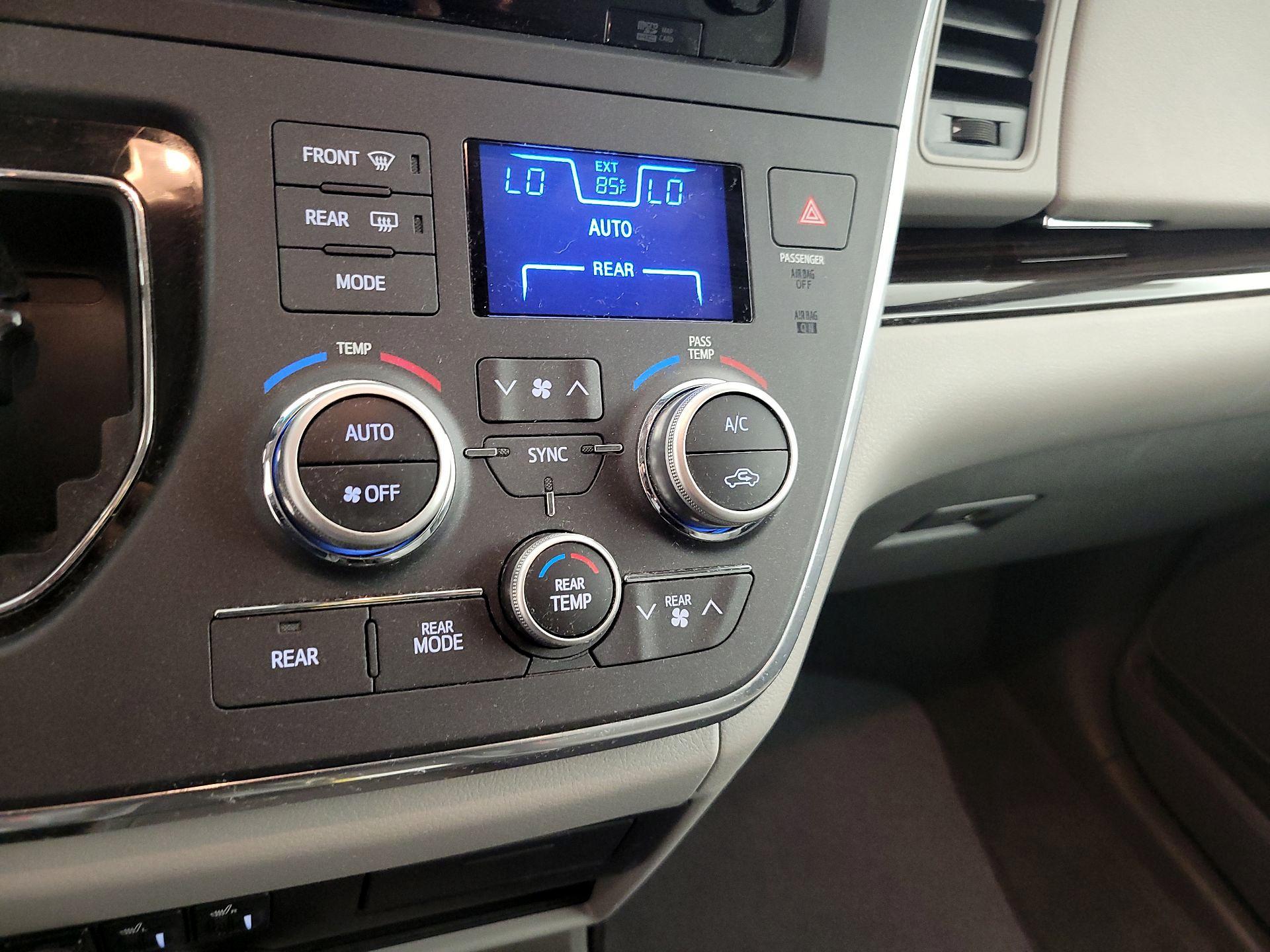 Thumbnail: 2015 Toyota Sienna - 16
