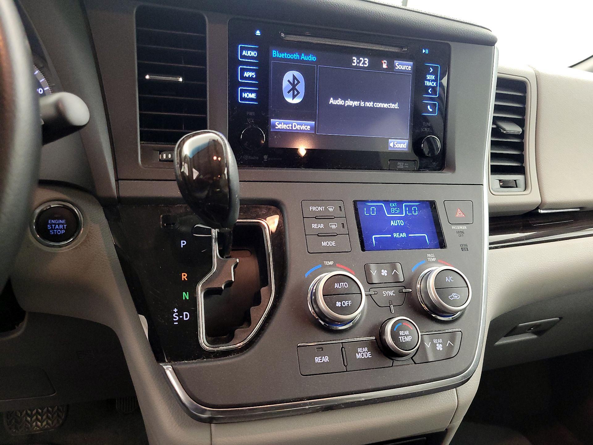 Thumbnail: 2015 Toyota Sienna - 17