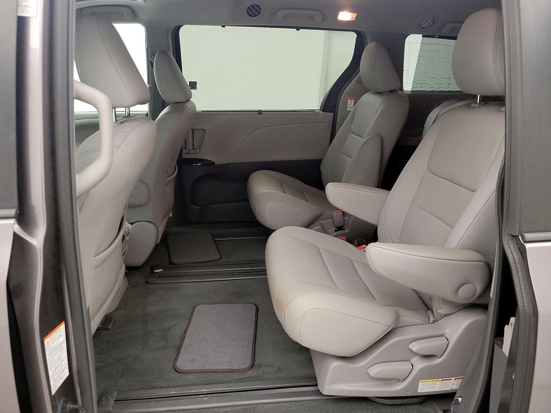 Thumbnail: 2015 Toyota Sienna - 20