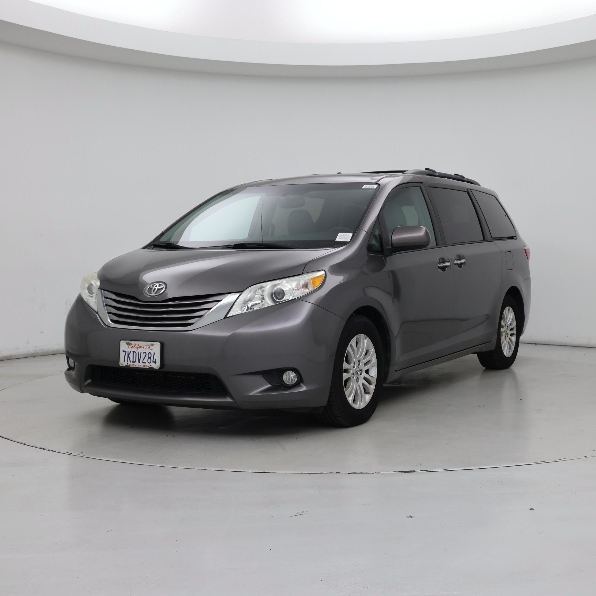 Thumbnail: 2015 Toyota Sienna - 4