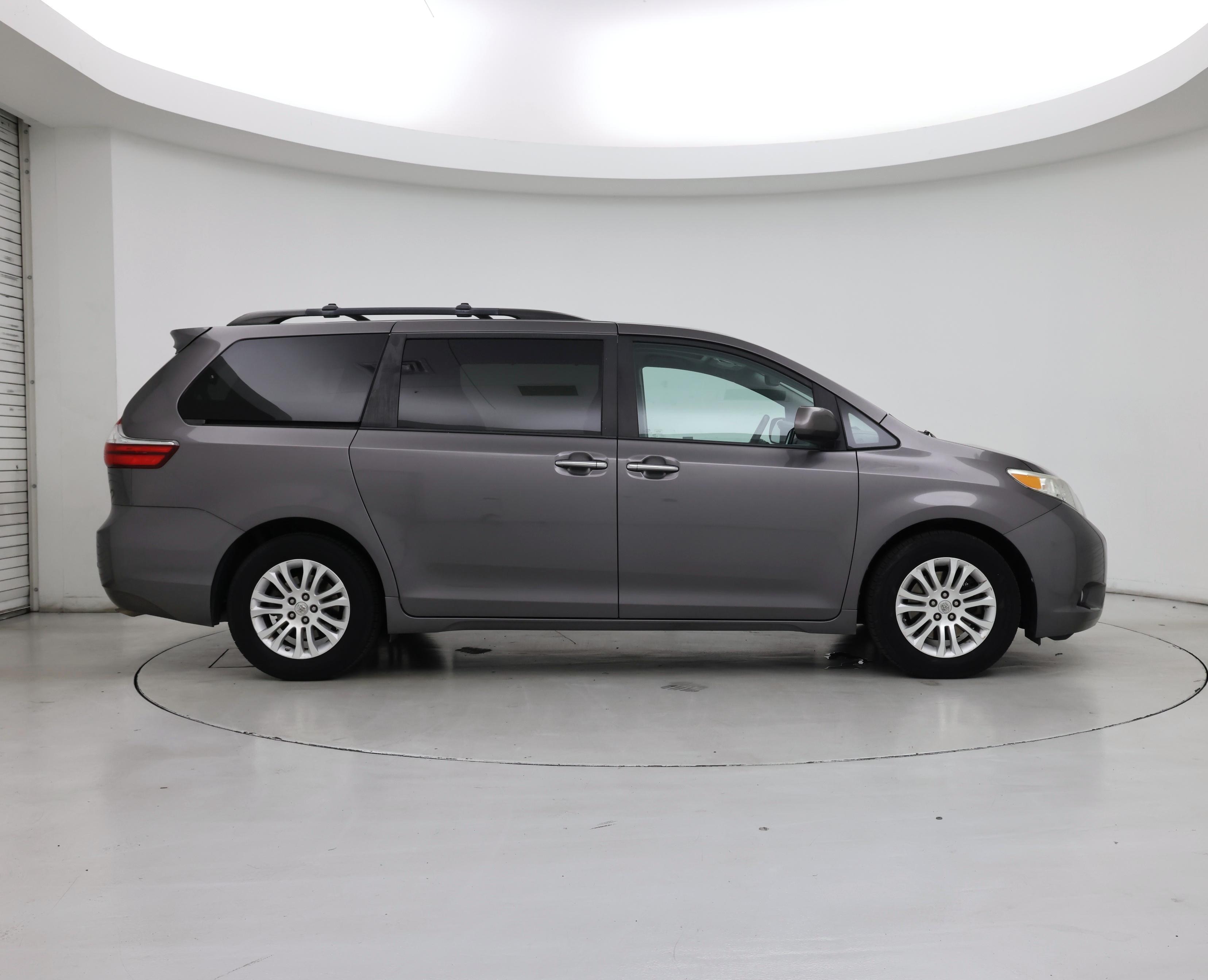 Thumbnail: 2015 Toyota Sienna - 7