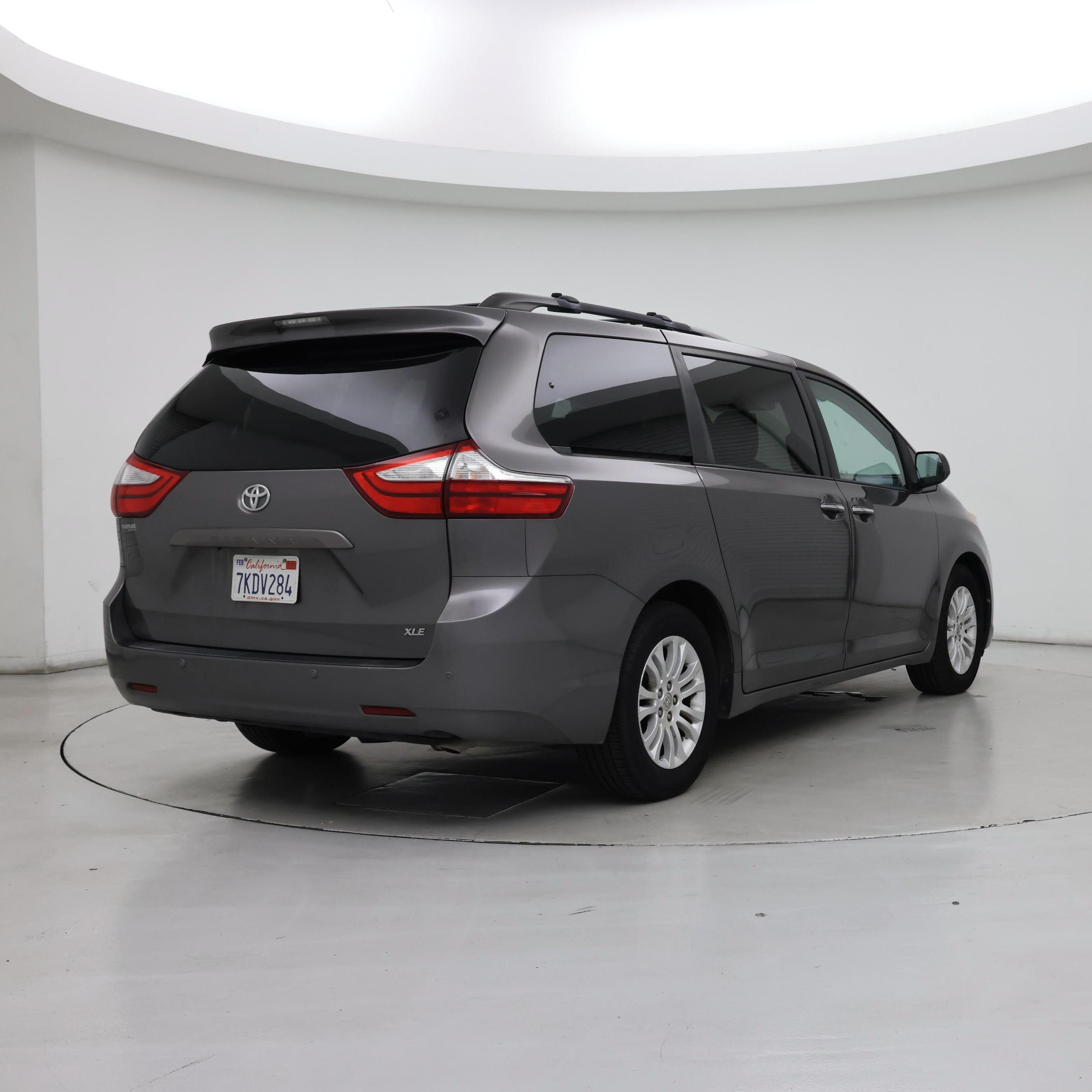 Thumbnail: 2015 Toyota Sienna - 8