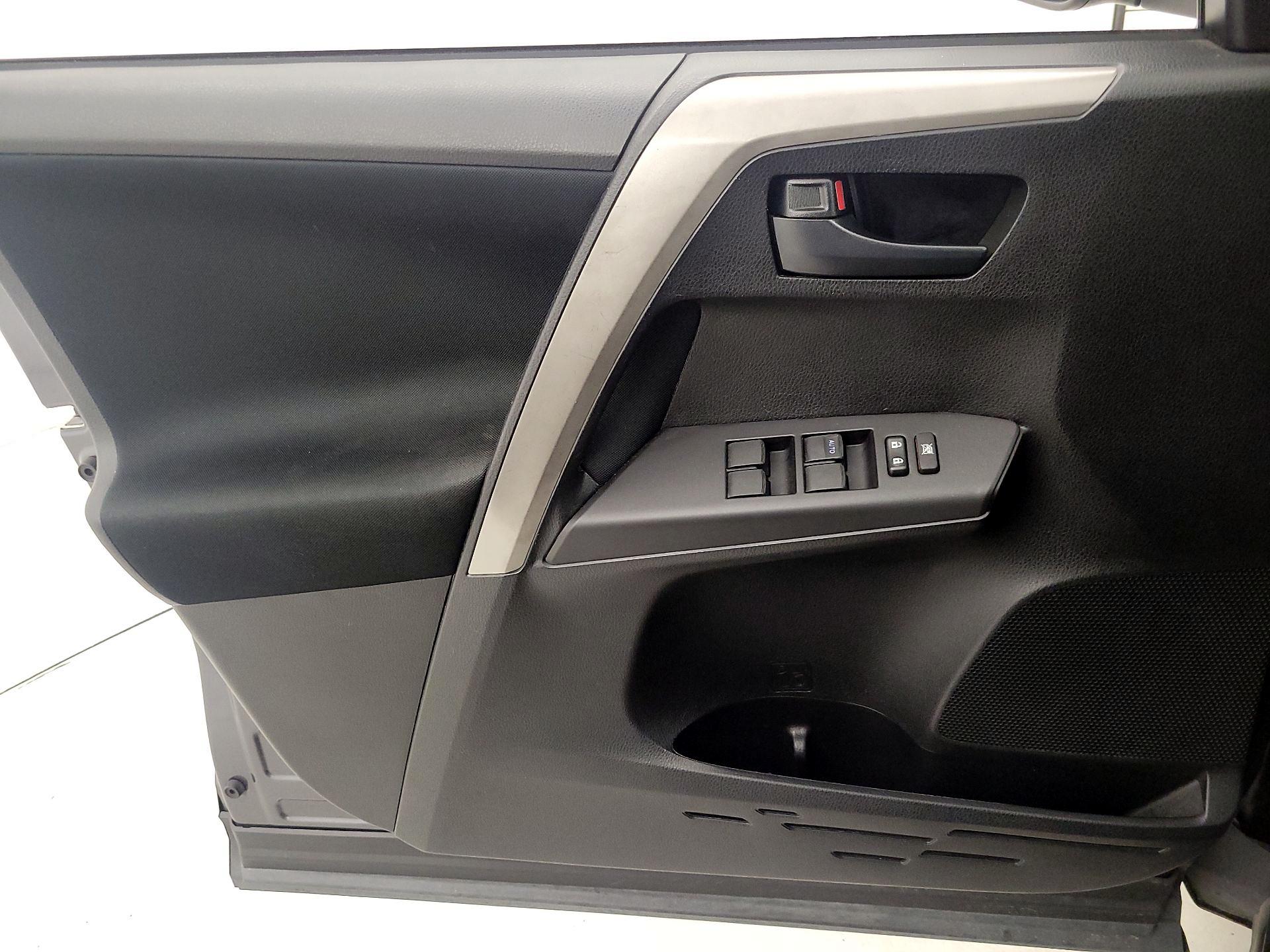 Thumbnail: 2017 Toyota RAV4 - 12