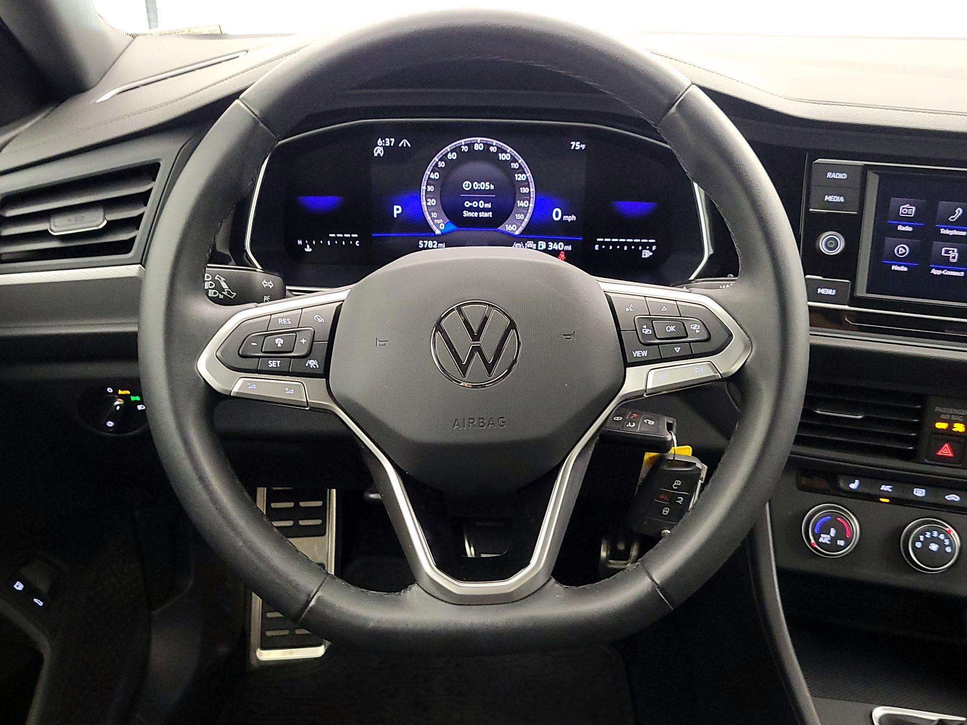 Thumbnail: 2024 Volkswagen Jetta - 10