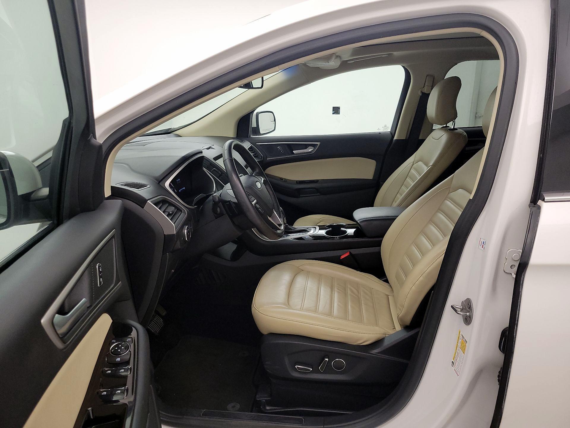 Thumbnail: 2016 Ford Edge - 11