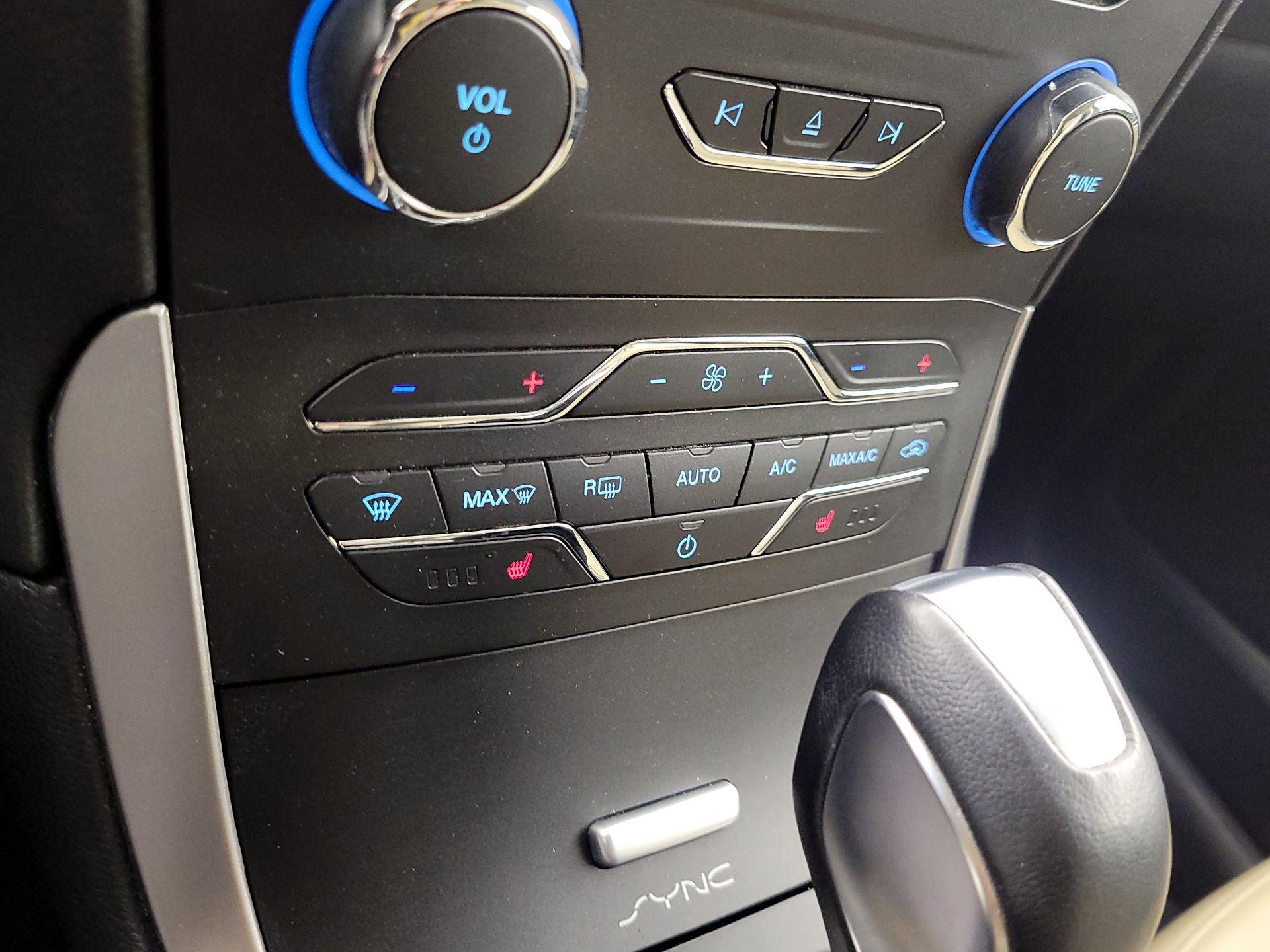 Thumbnail: 2016 Ford Edge - 16
