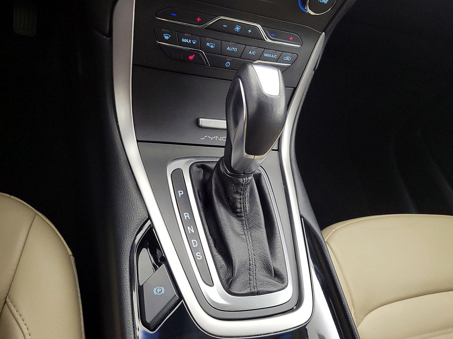Thumbnail: 2016 Ford Edge - 17